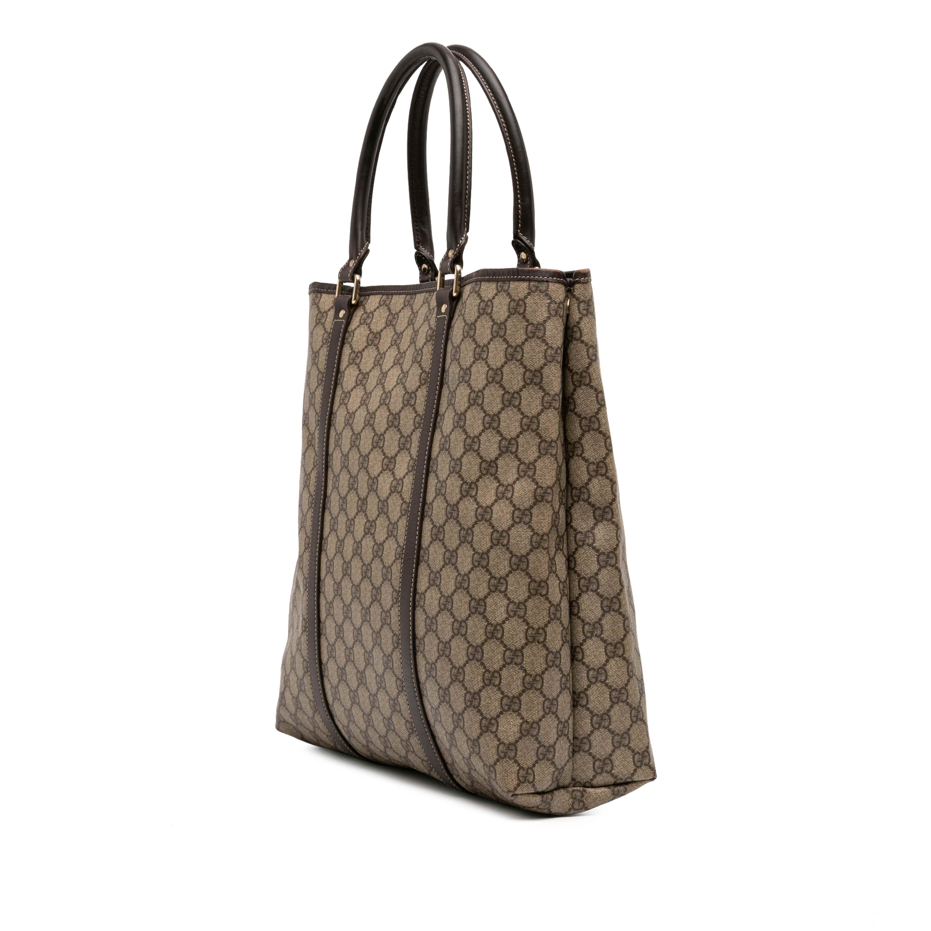 Gucci Gg Supreme Joy Vertical Tote, från Luxclusif, i färgen beige. Klicka för att öppna bilden i stort format