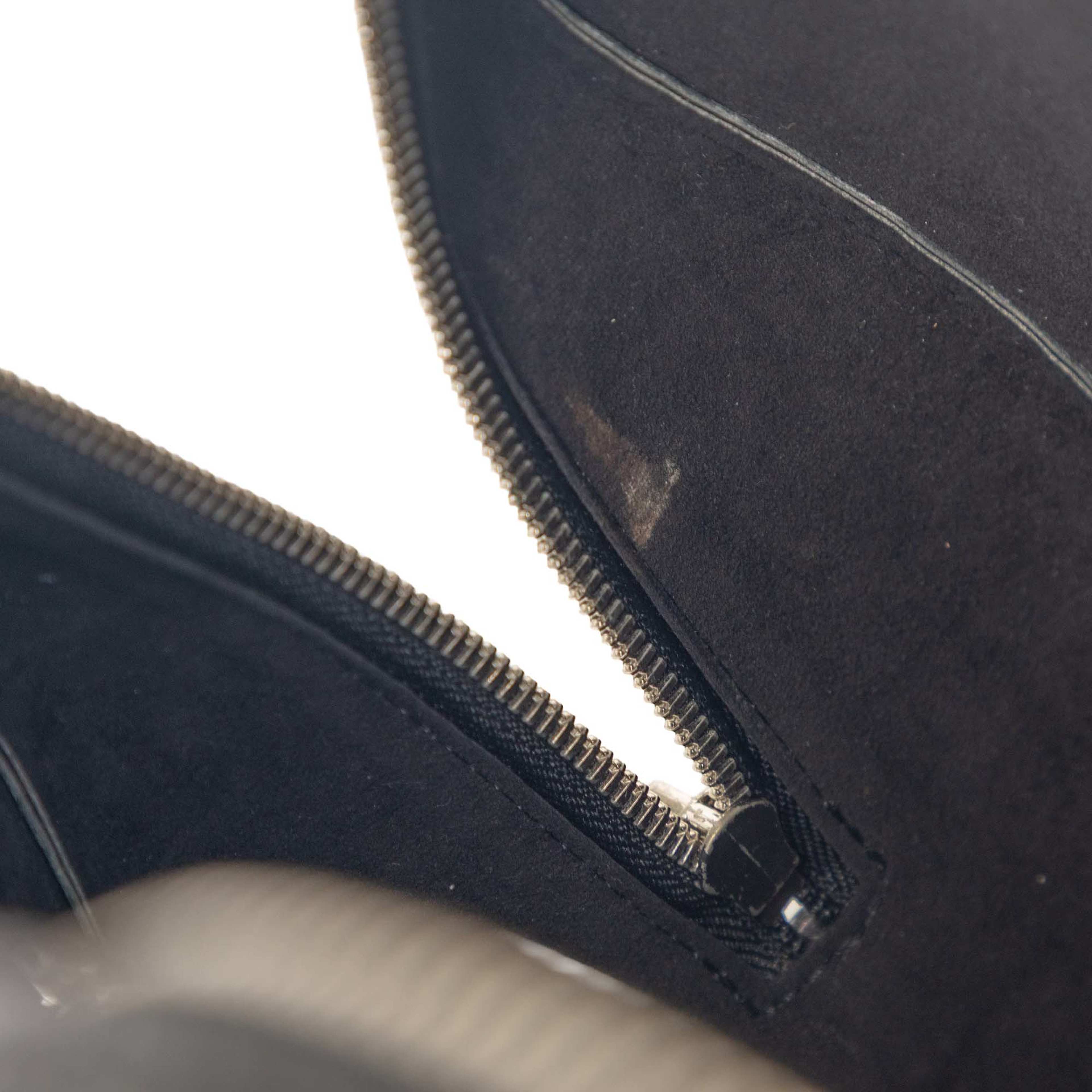 Louis Vuitton Electric Epi Pont Neuf Pm, från Luxclusif, i färgen svart. Klicka för att öppna bilden i stort format