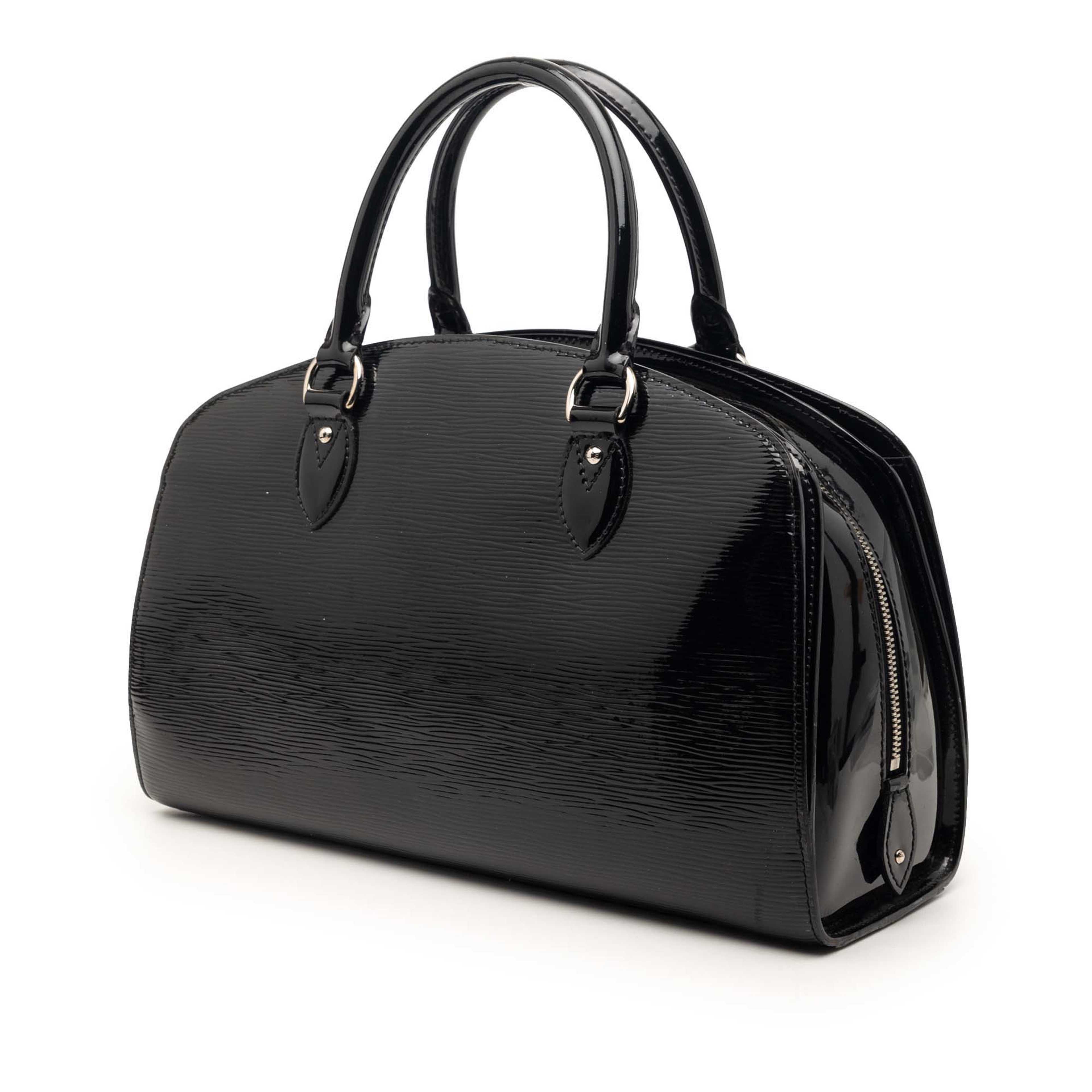 Louis Vuitton Electric Epi Pont Neuf Pm, från Luxclusif, i färgen black. Klicka för att öppna bilden i stort format