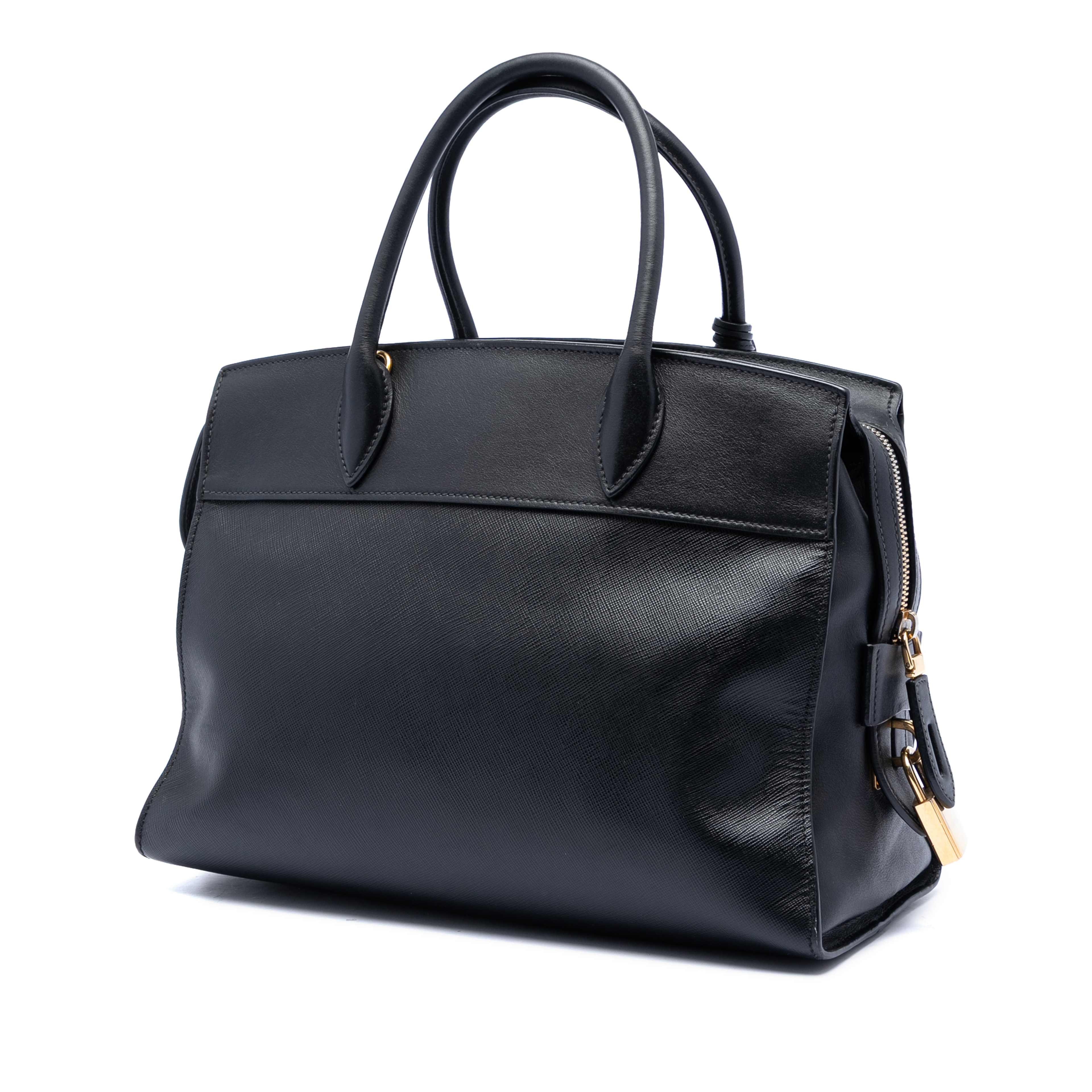 Prada Saffiano And City Calf Esplanade Satchel, från Luxclusif, i färgen svart. Klicka för att öppna bilden i stort format