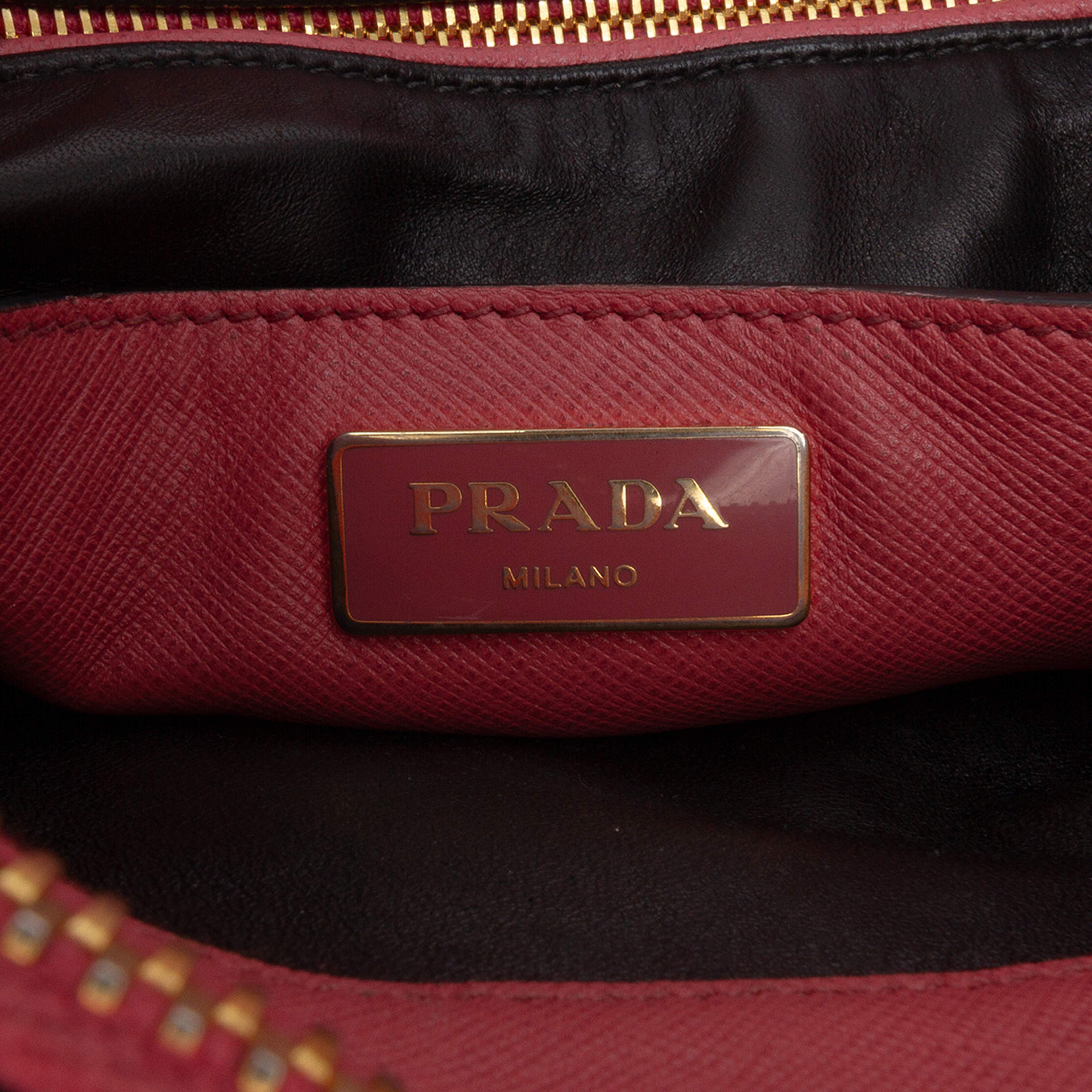 Prada Saffiano Soft Triple Pocket Tote, från Luxclusif, i färgen pink. Klicka för att öppna bilden i stort format