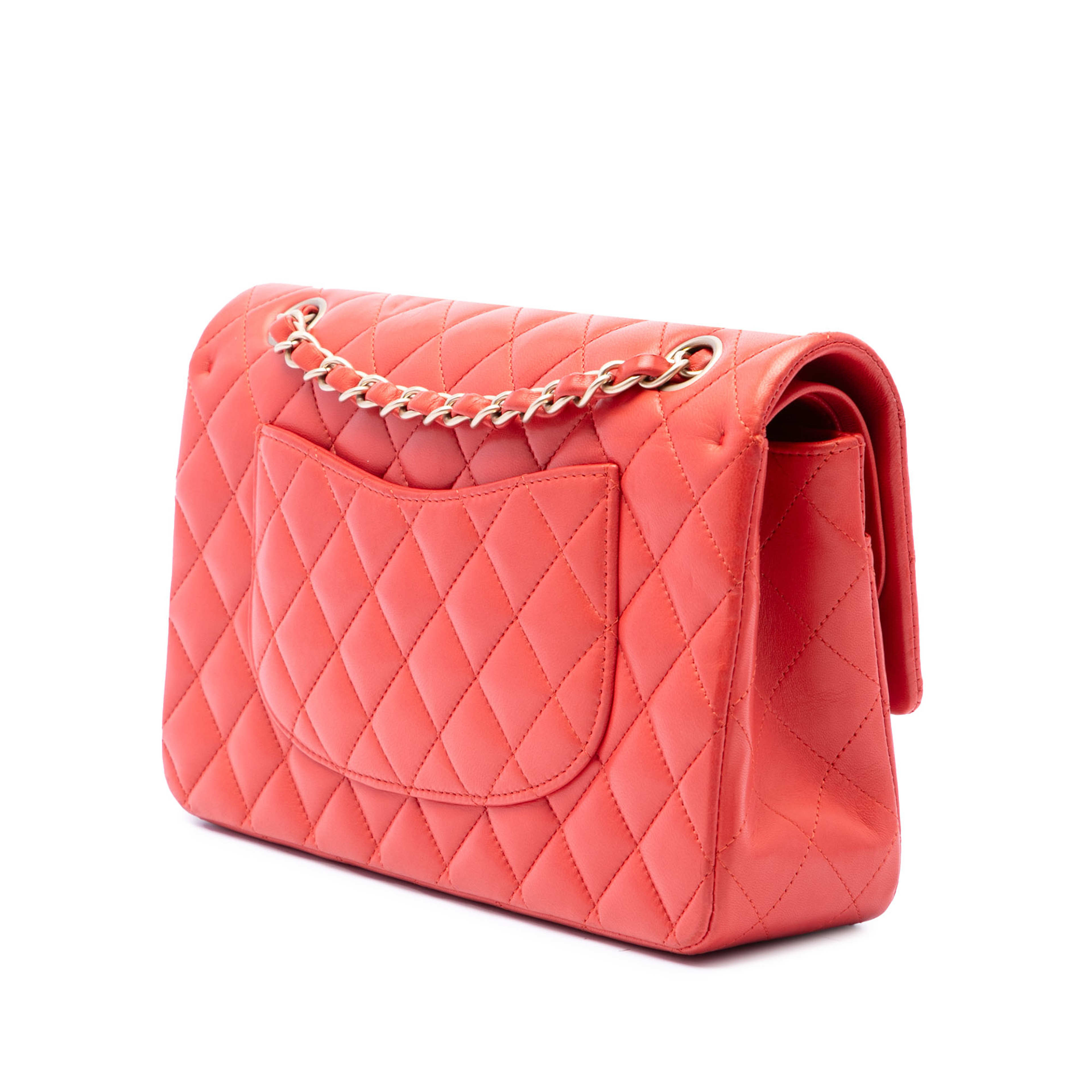 Chanel Medium Classic Lambskin Double Flap, från Luxclusif, i färgen orange. Klicka för att öppna bilden i stort format