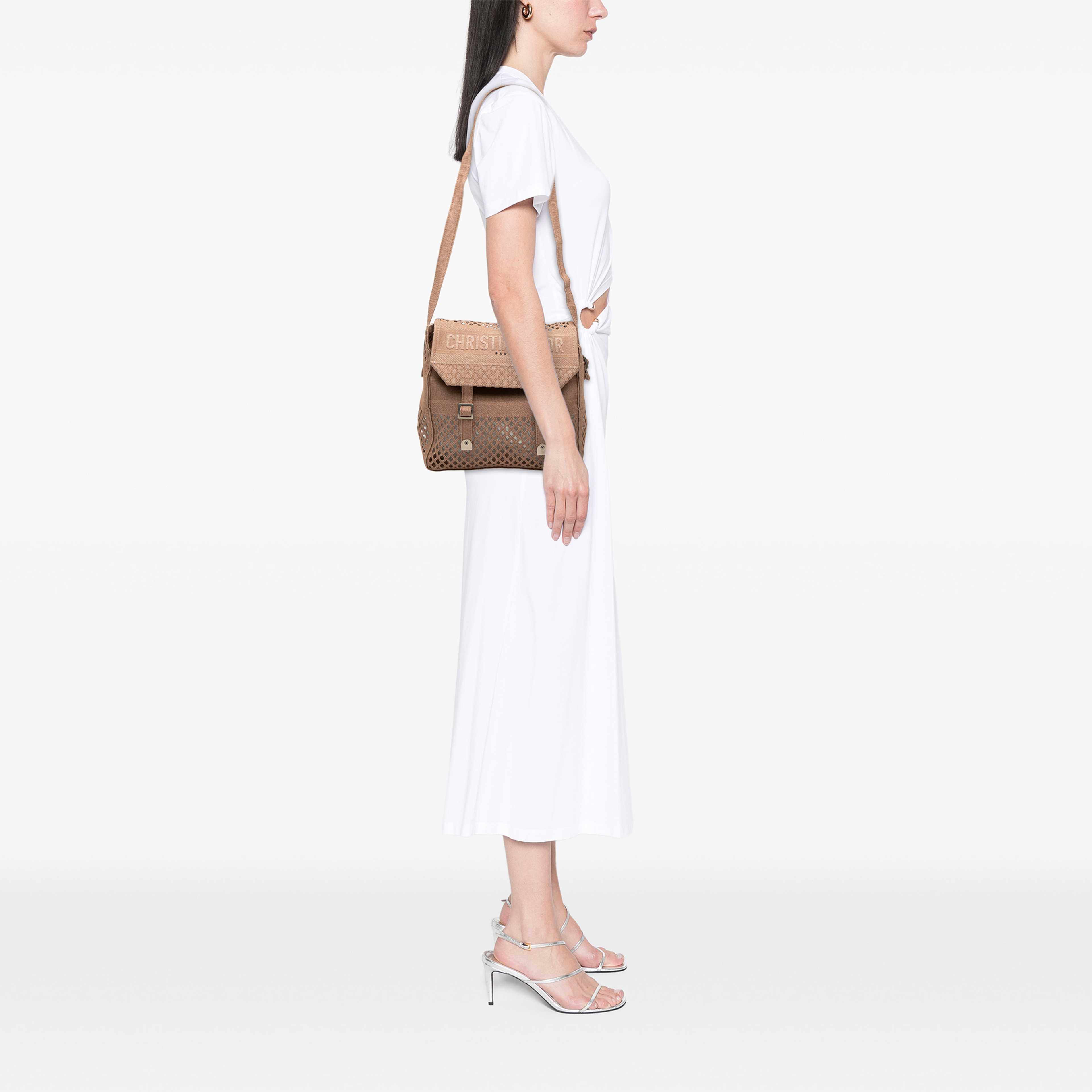 Dior Large Embroidered Mesh Canvas Diorcamp Messenger Bag, från Luxclusif, i färgen brun. Klicka för att öppna bilden i stort format