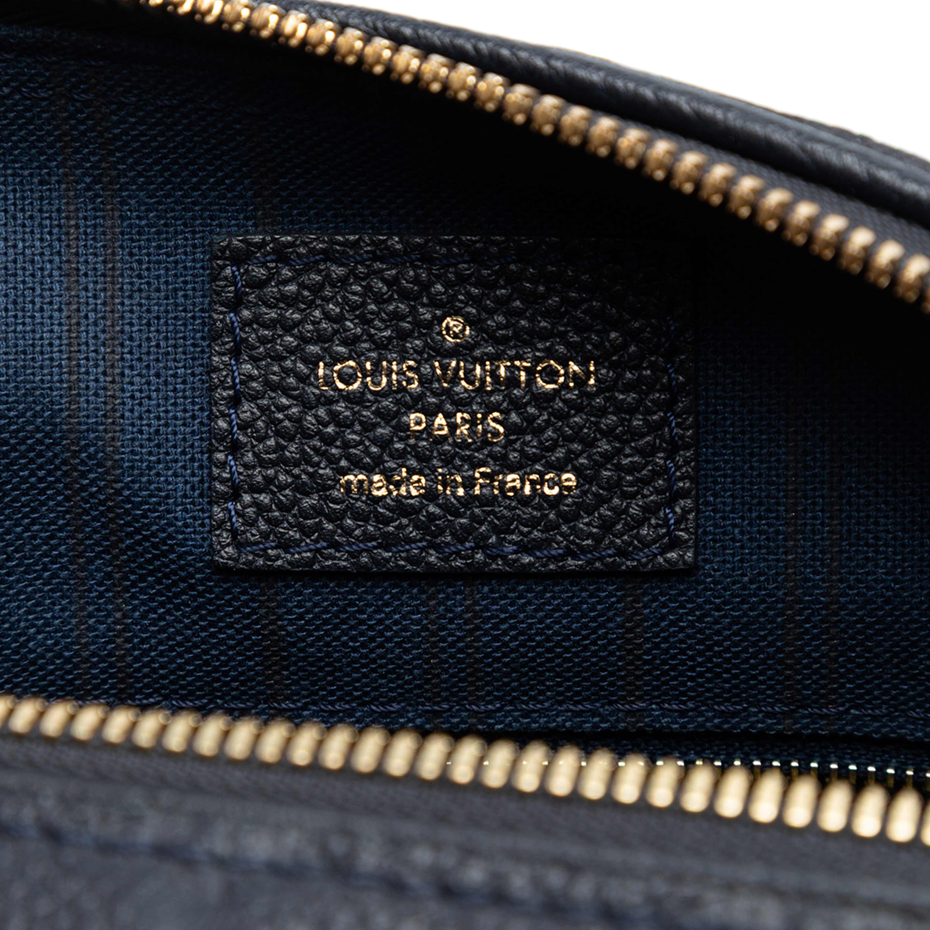 Louis Vuitton Monogram Empreinte Speedy Bandouliere 25, från Luxclusif, i färgen navy. Klicka för att öppna bilden i stort format