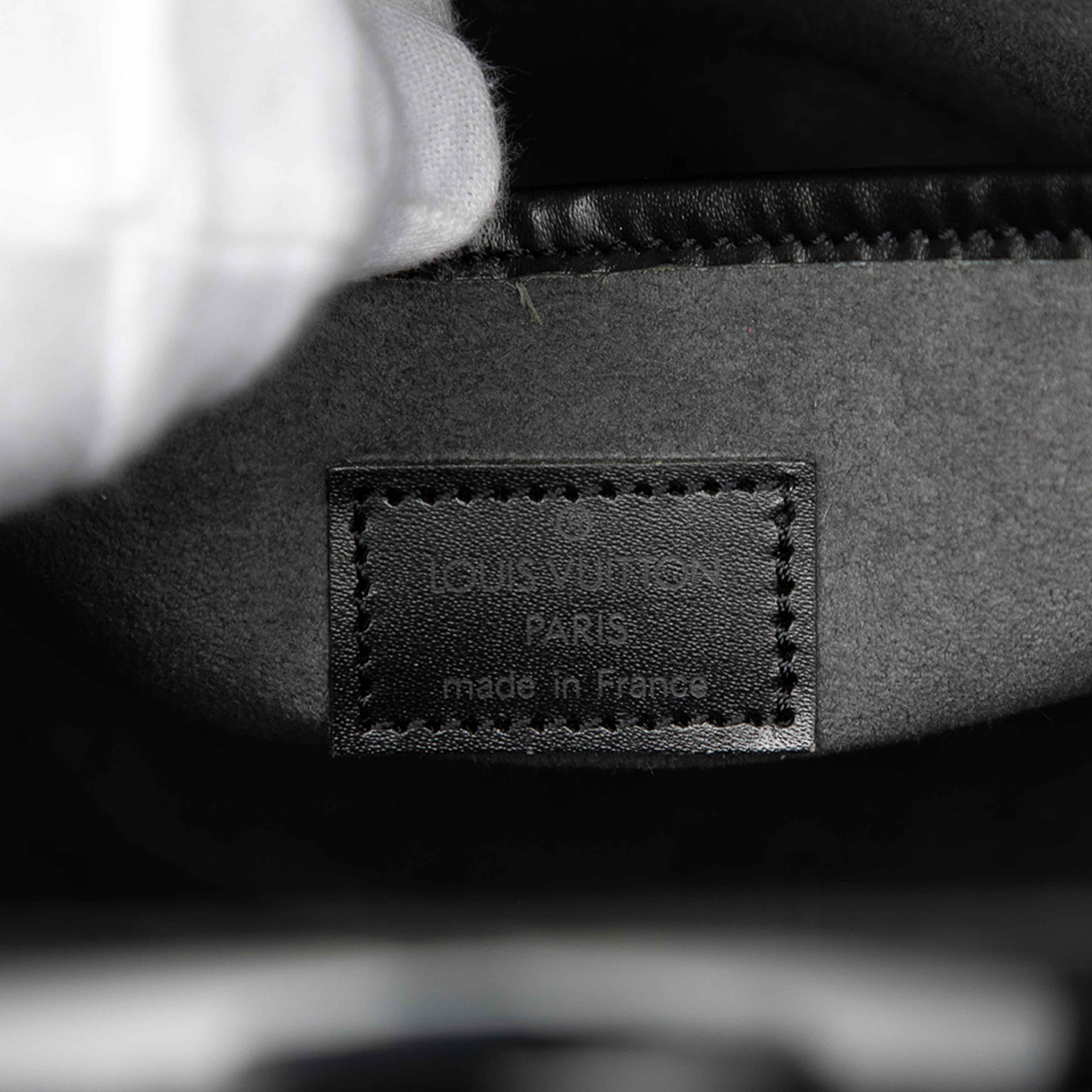 Louis Vuitton Epi Noctambule, från Luxclusif, i färgen svart. Klicka för att öppna bilden i stort format
