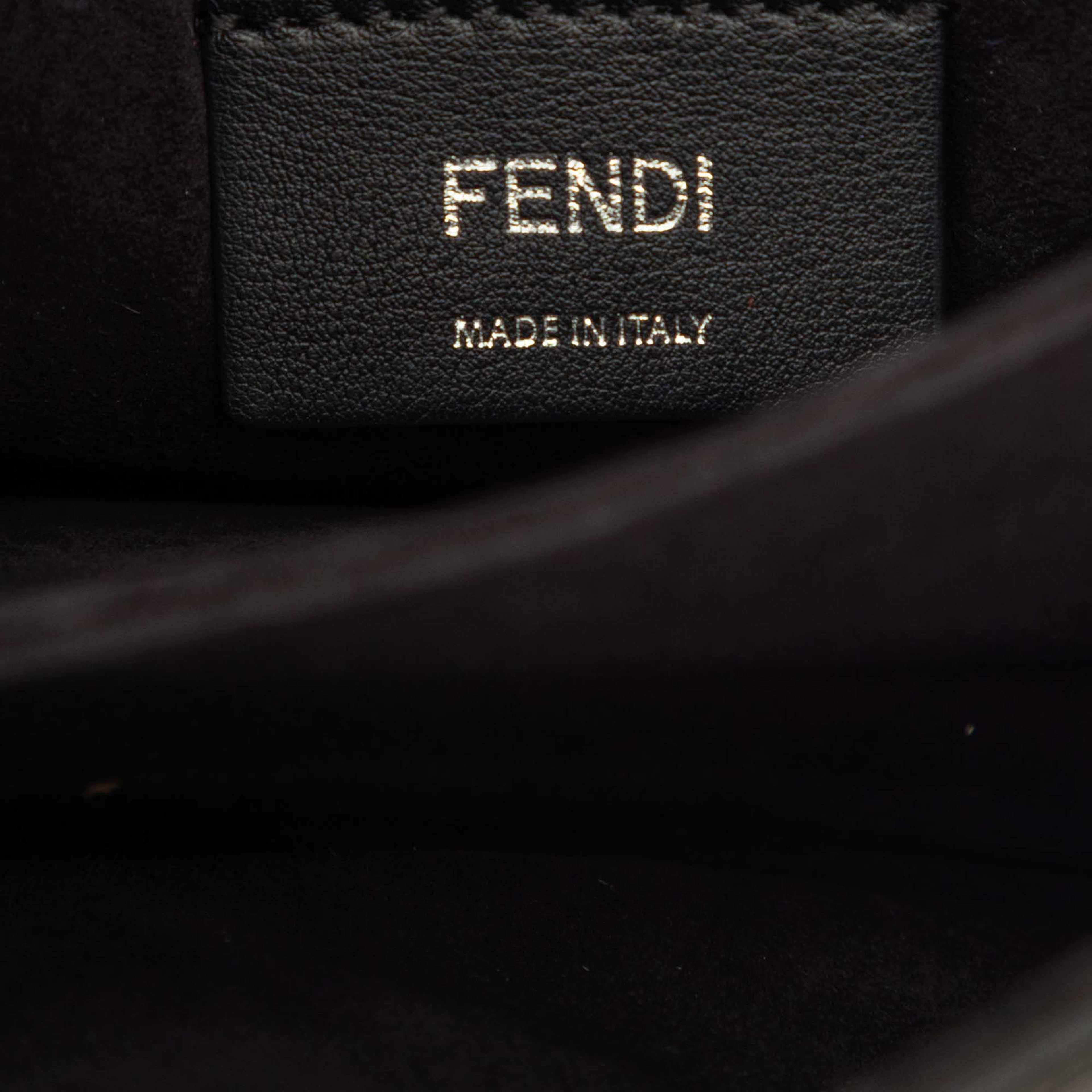 Fendi Small Leather Kan I Crossbody, från Luxclusif, i färgen svart. Klicka för att öppna bilden i stort format