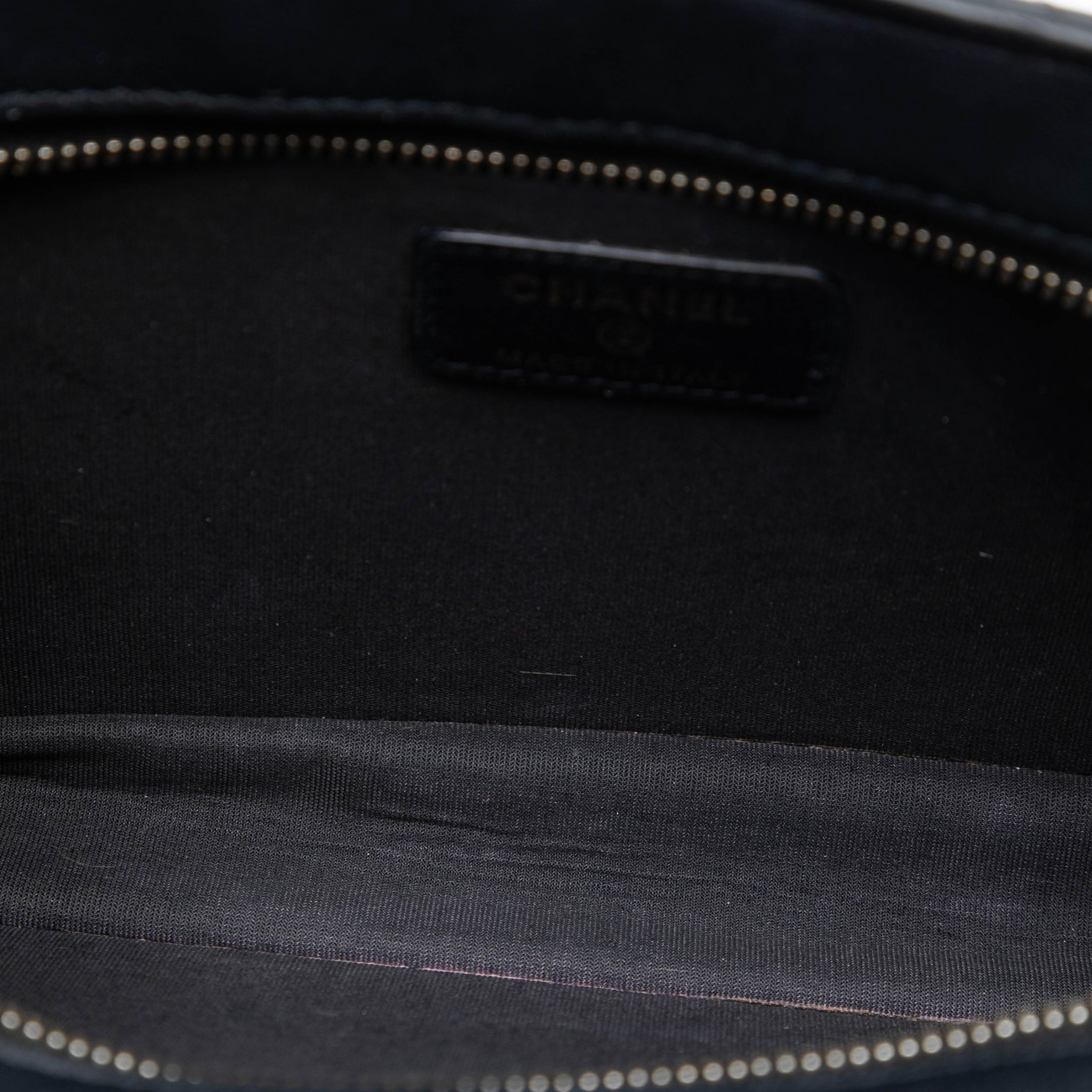 Chanel Quilted Lambskin Front Pocket Clutch With Chain, från Luxclusif, i färgen black. Klicka för att öppna bilden i stort format