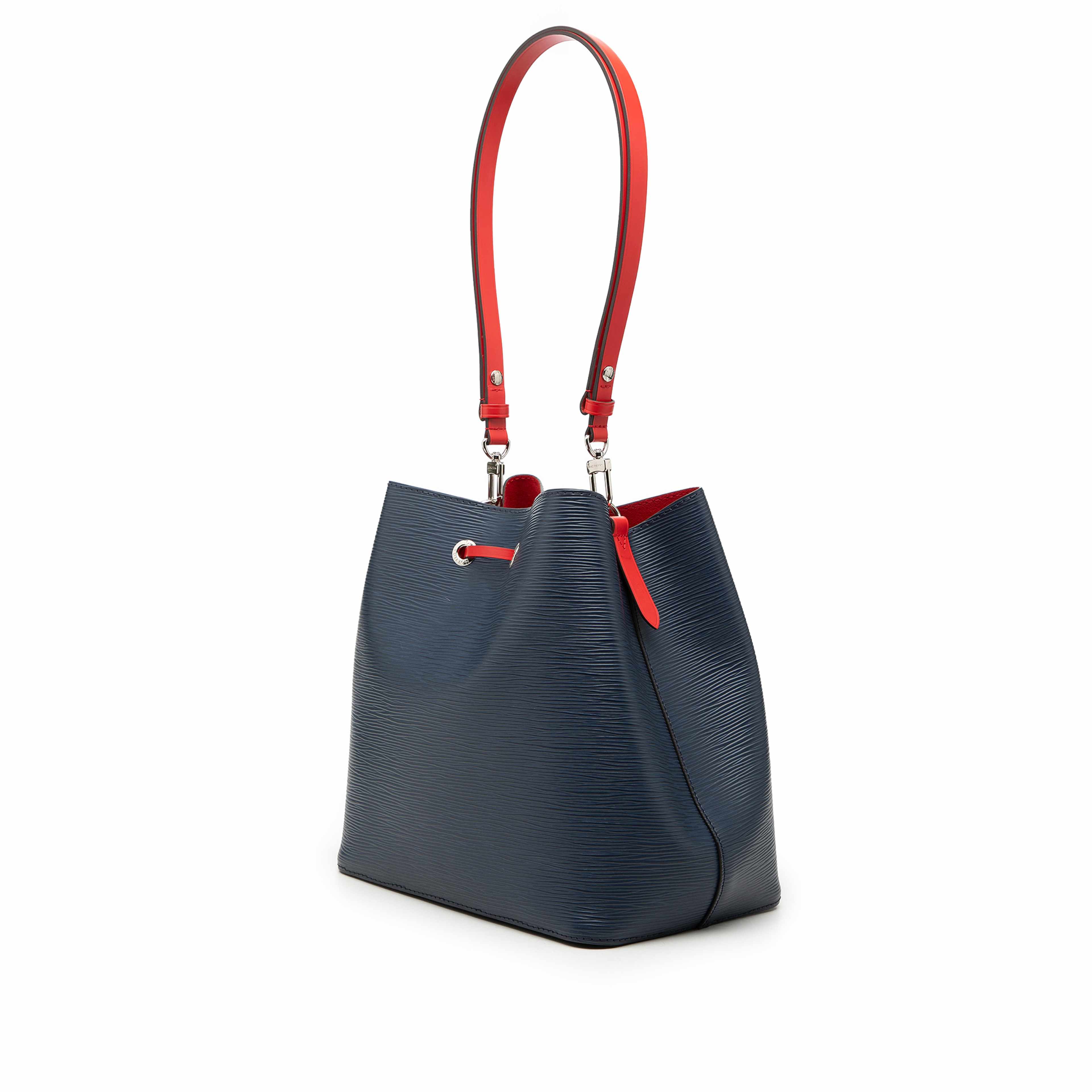 Louis Vuitton Epi Neonoe Mm, från Luxclusif, i färgen blå. Klicka för att öppna bilden i stort format