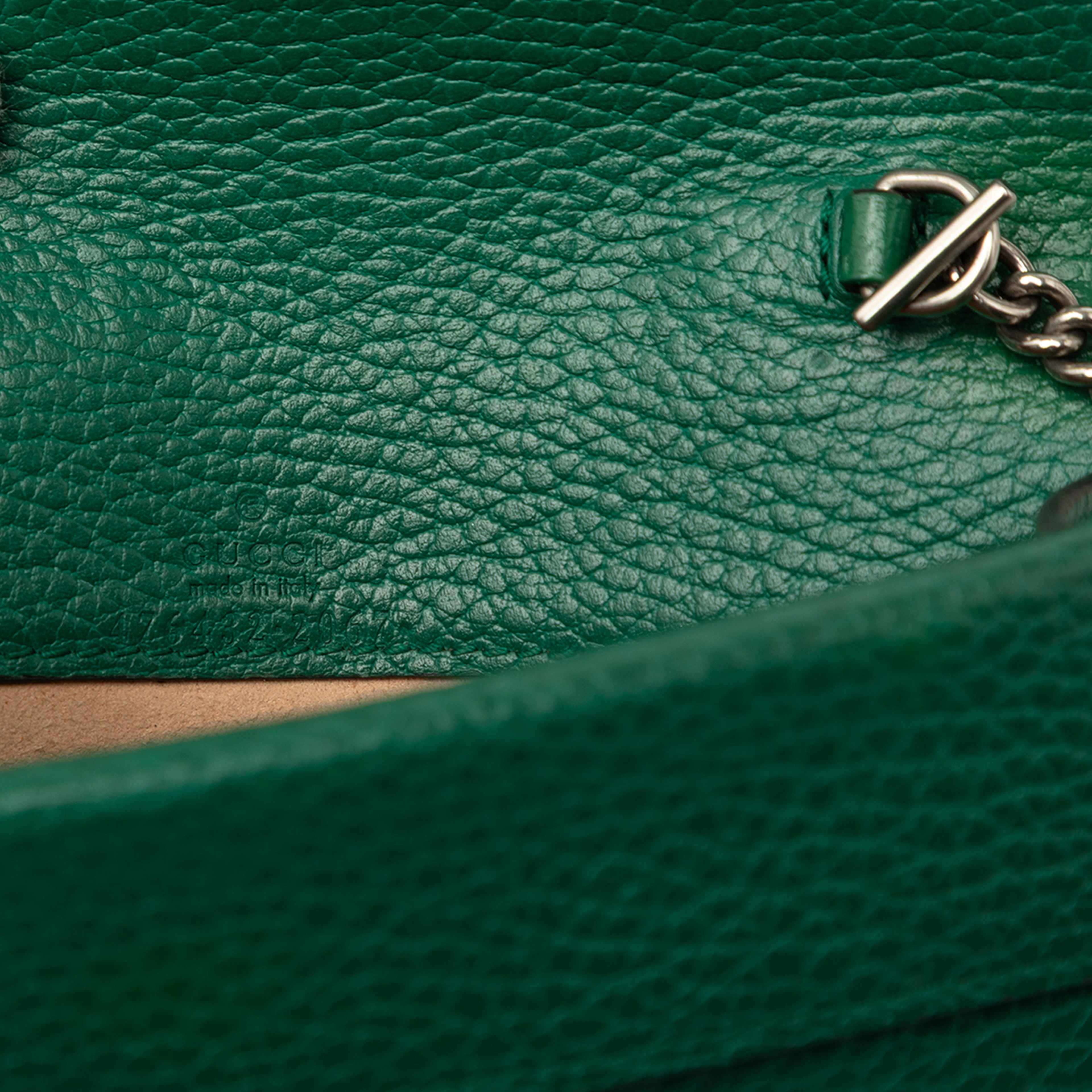 Gucci Mini Calfskin Dionysus Crossbody, från Luxclusif, i färgen grön. Klicka för att öppna bilden i stort format