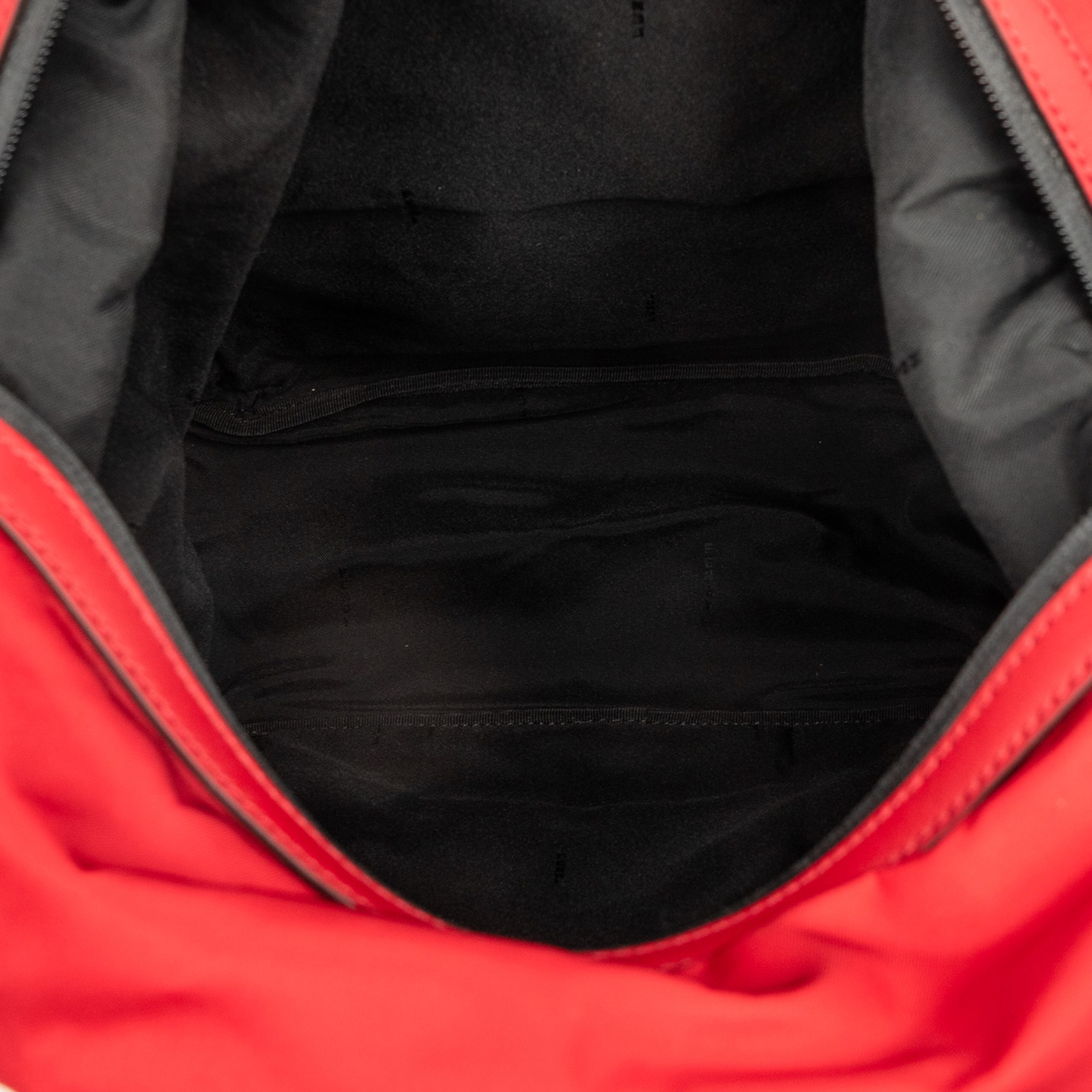Fendi Nylon Vocabulary Hope Backpack, från Luxclusif, i färgen röd. Klicka för att öppna bilden i stort format