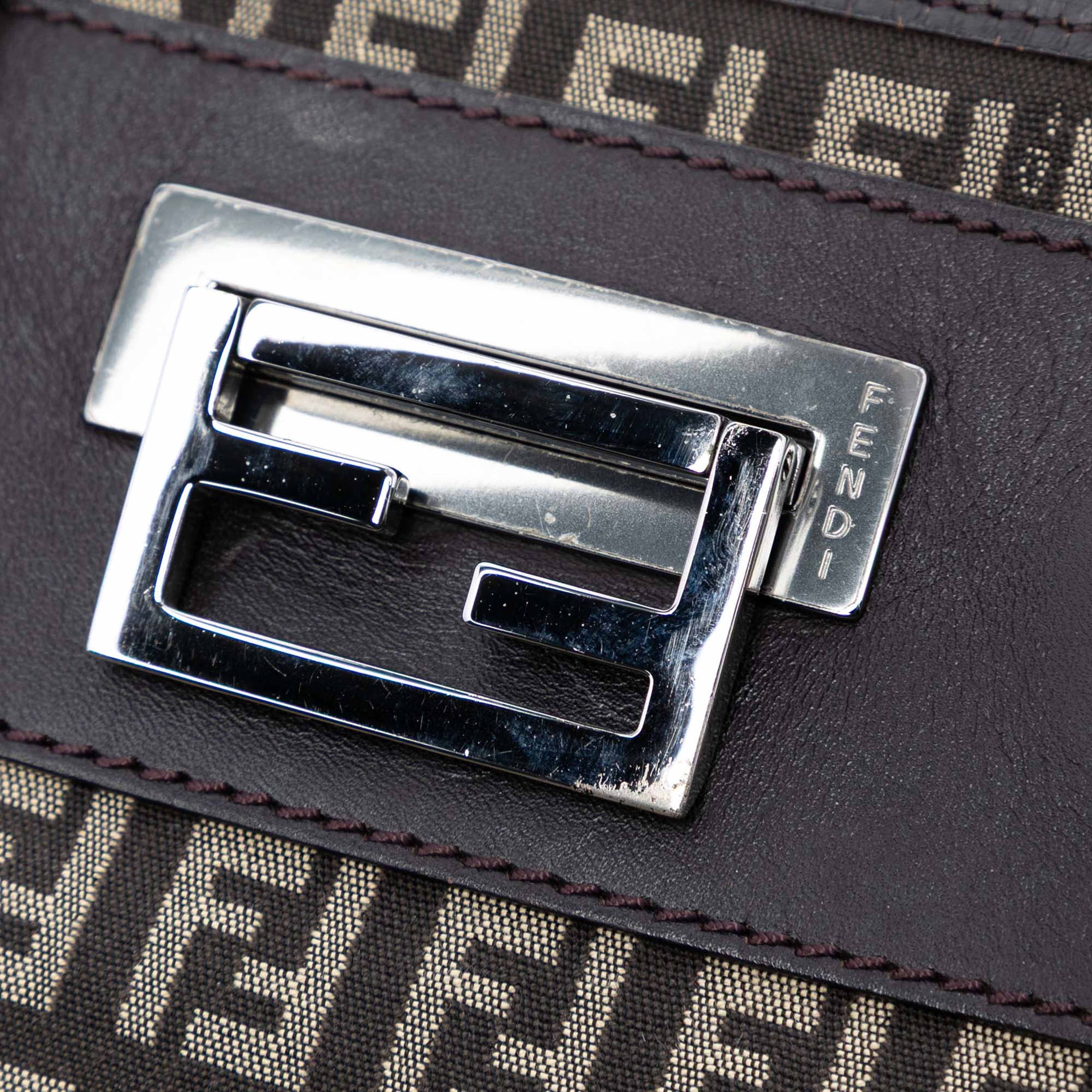 Fendi Zucchino Canvas Tote, från Luxclusif, i färgen brun. Klicka för att öppna bilden i stort format
