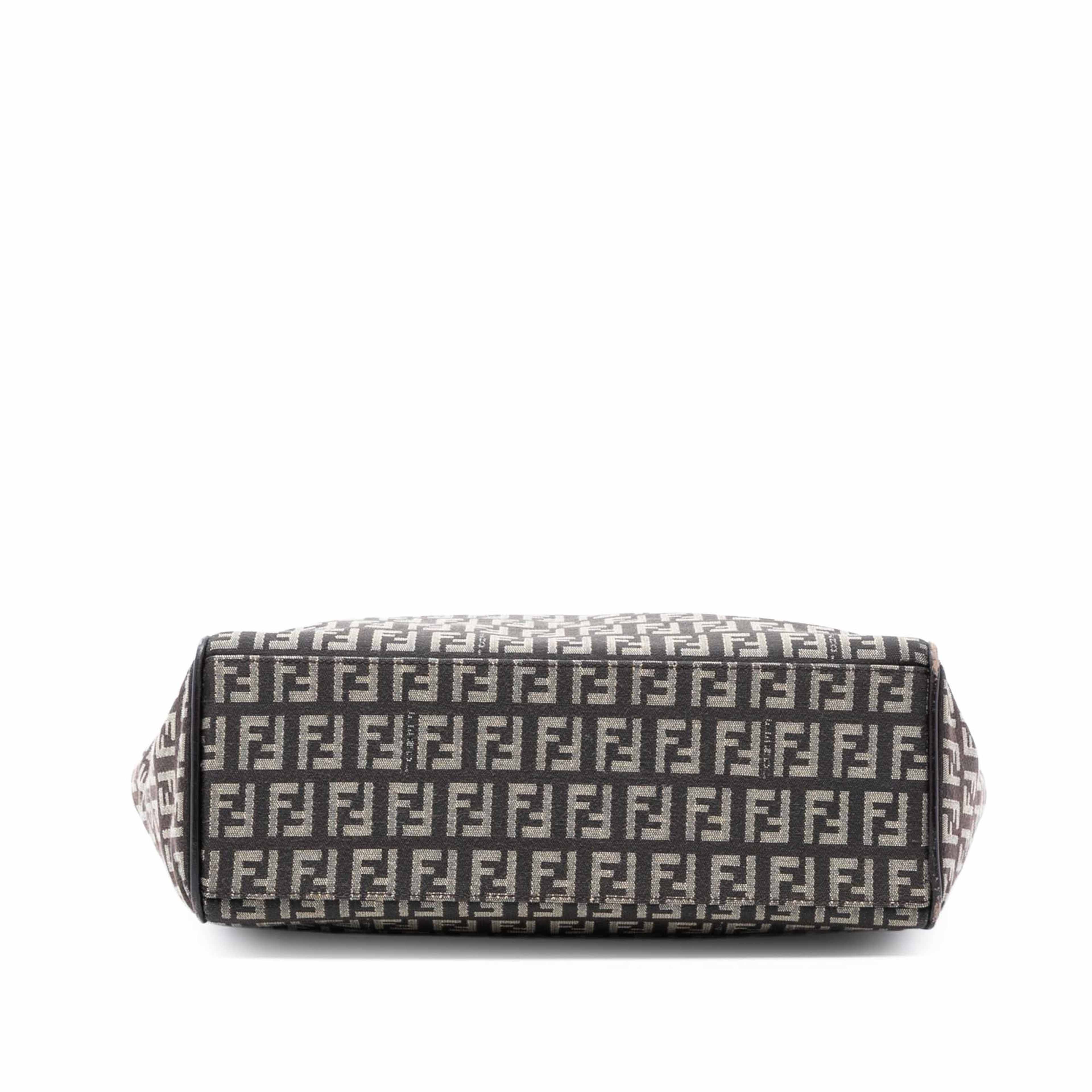 Fendi Zucchino Canvas Tote, från Luxclusif, i färgen brun. Klicka för att öppna bilden i stort format