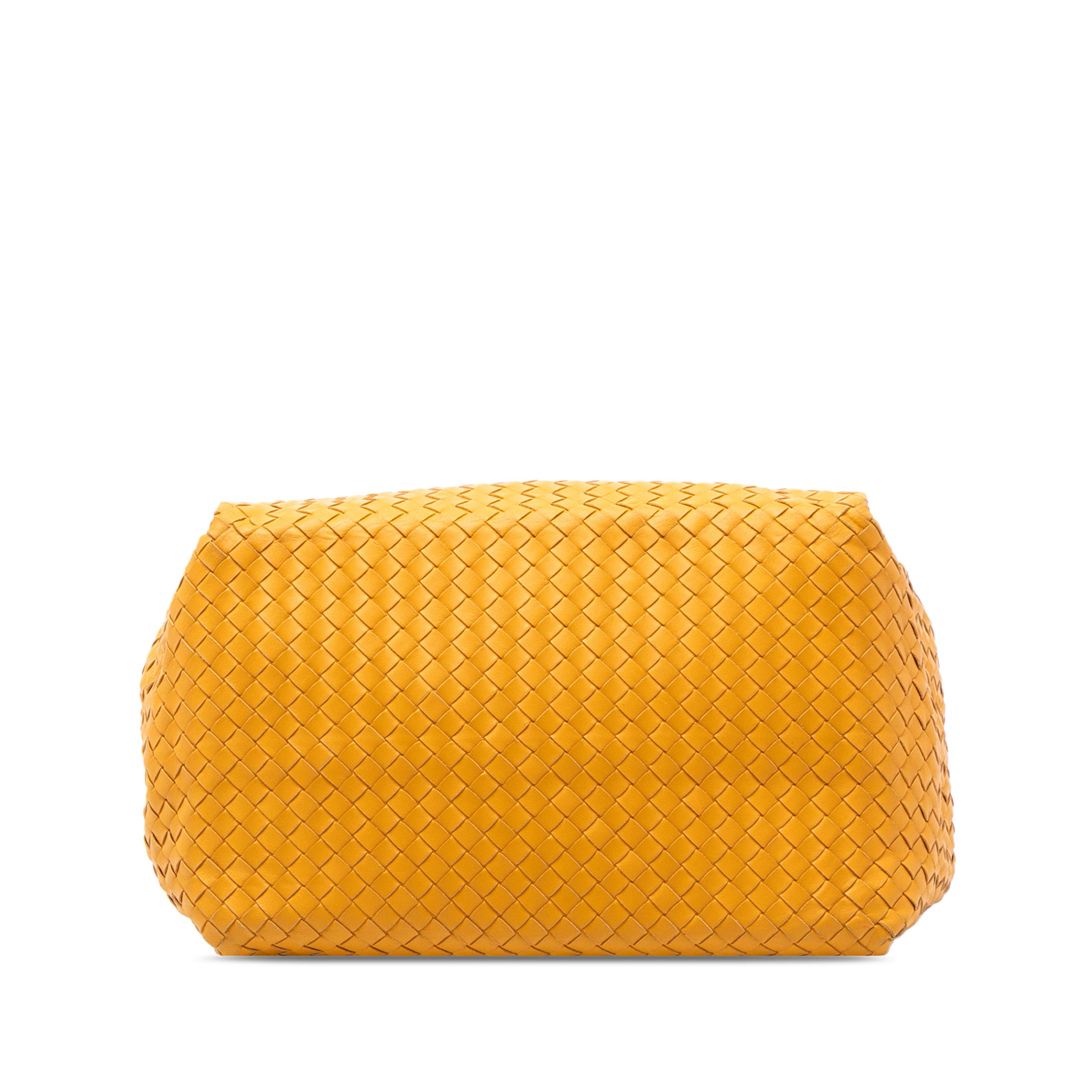 Bottega Veneta Nappa Intrecciato Parachute Tote, från Luxclusif, i färgen mustard. Klicka för att öppna bilden i stort format