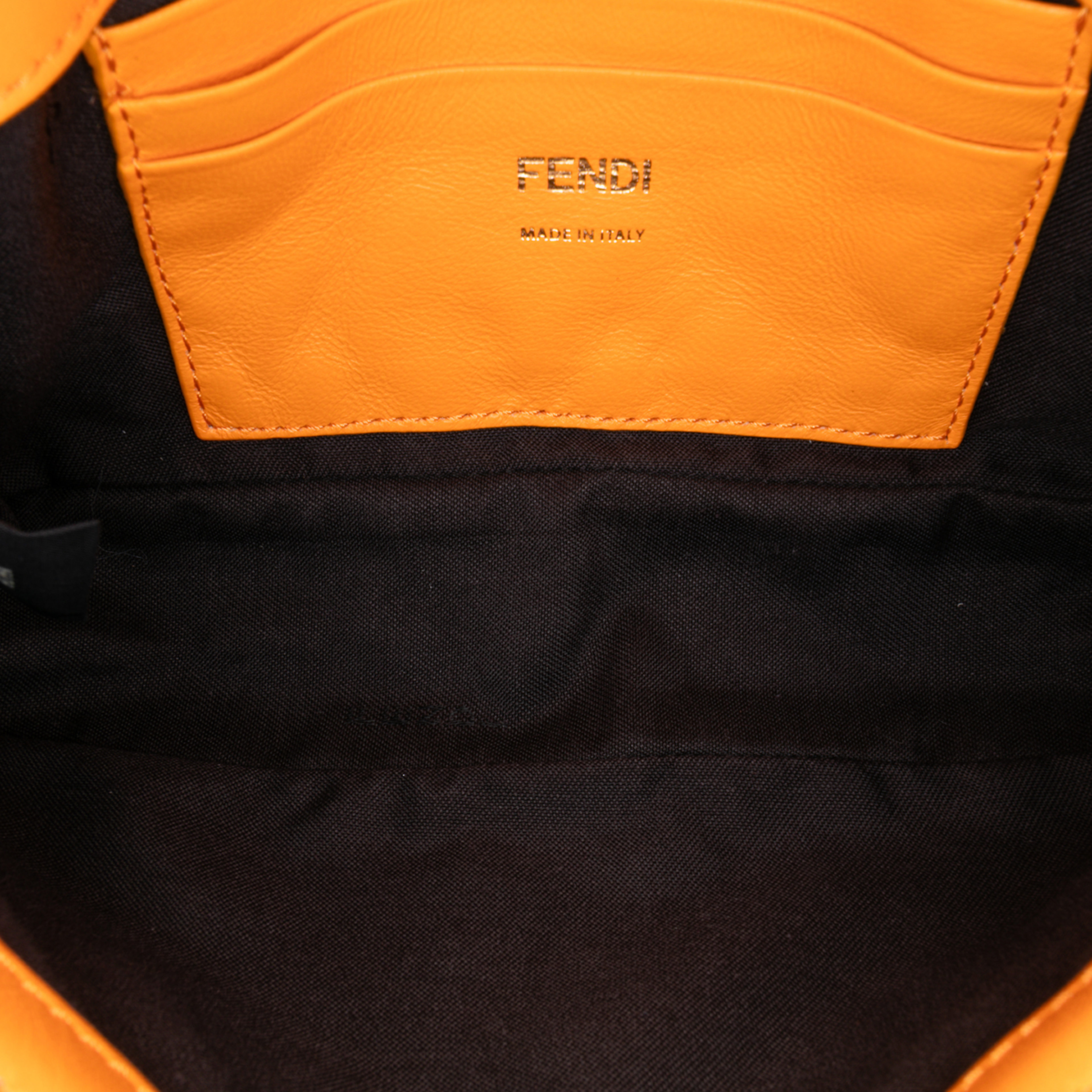Fendi Mini Zucca Embossed Leather Baguette Satchel, från Luxclusif, i färgen orange. Klicka för att öppna bilden i stort format