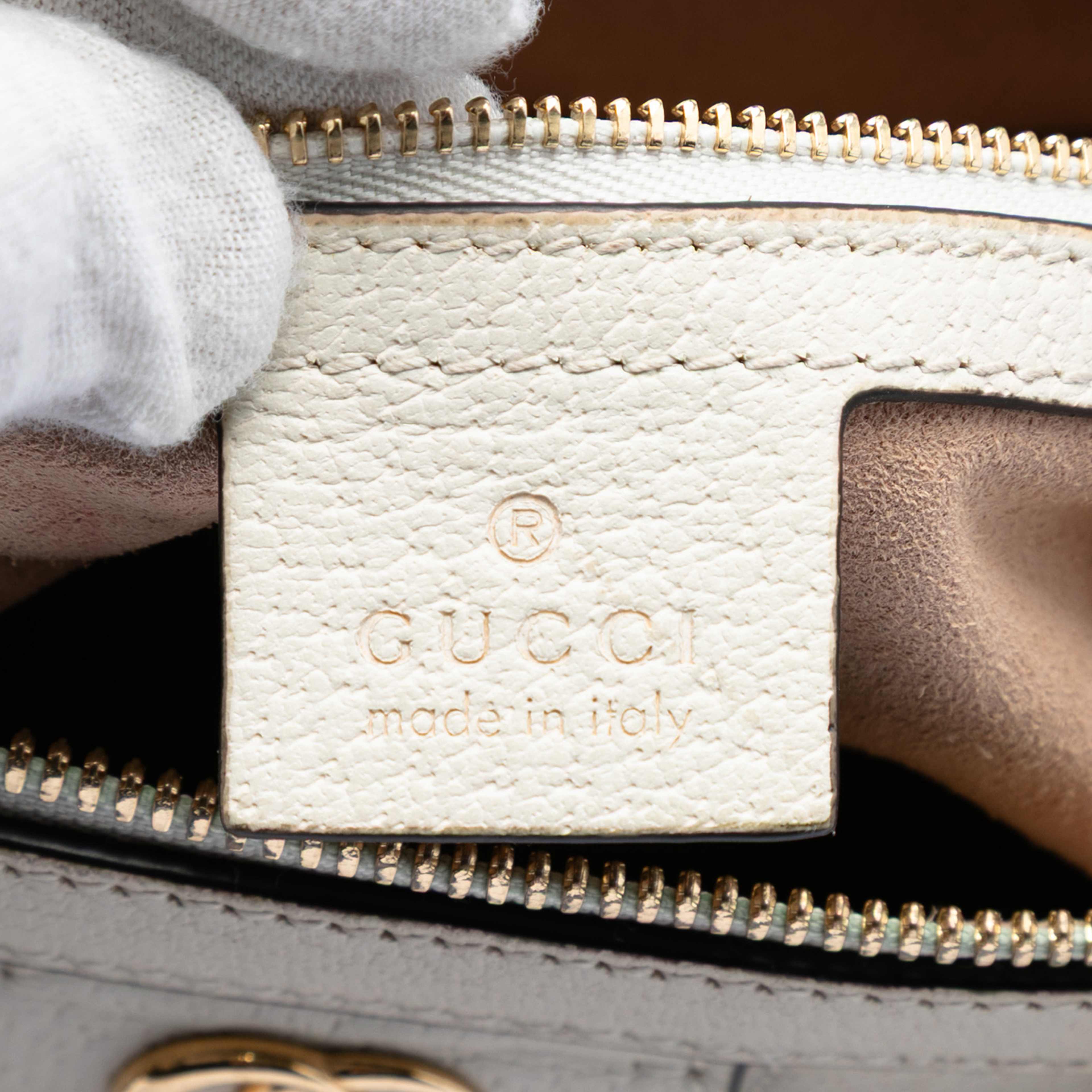 Gucci Medium Calfskin Web Ophidia Top Handle Bag, från Luxclusif, i färgen beige. Klicka för att öppna bilden i stort format