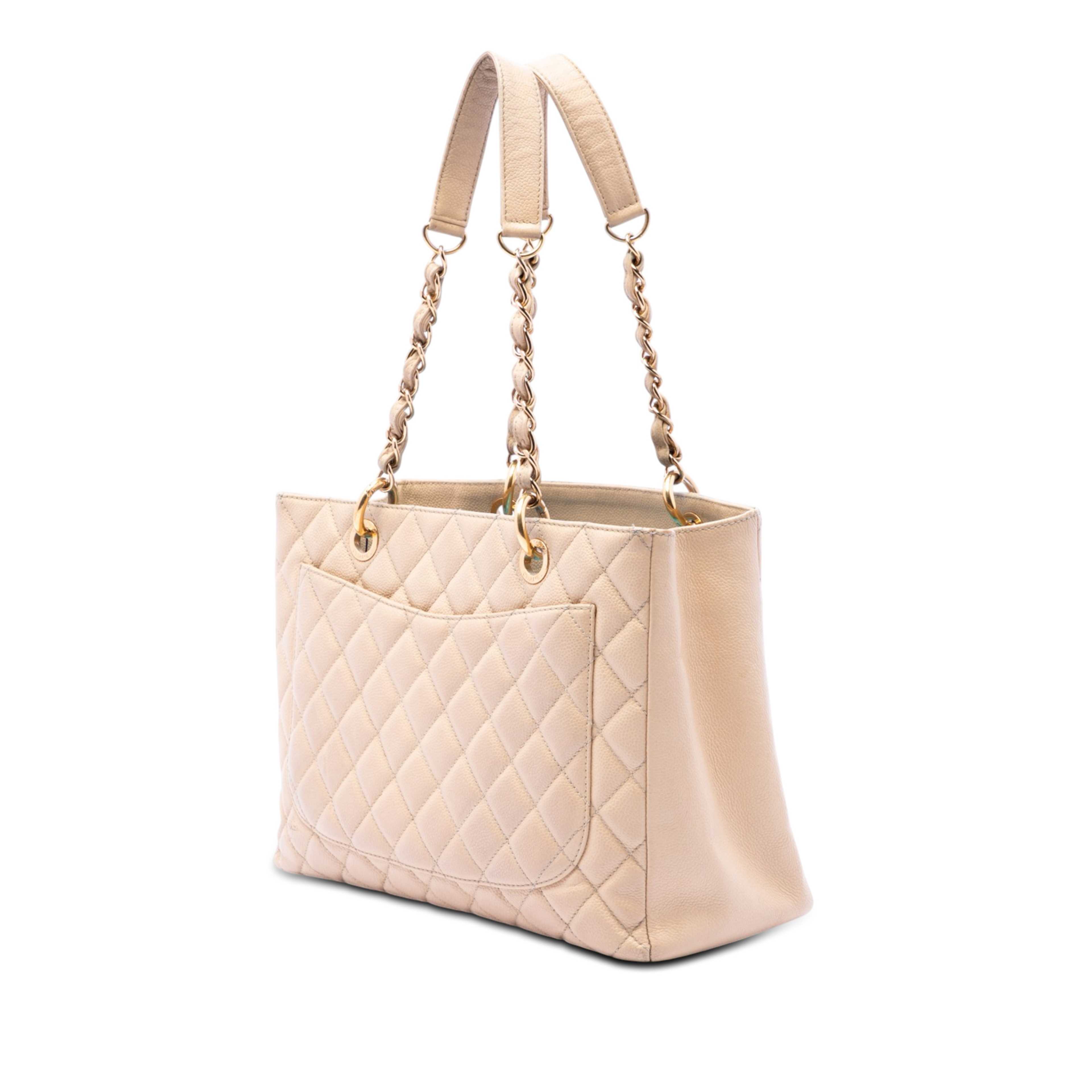 Chanel Caviar Grand Shopping Tote, från Luxclusif, i färgen brun. Klicka för att öppna bilden i stort format