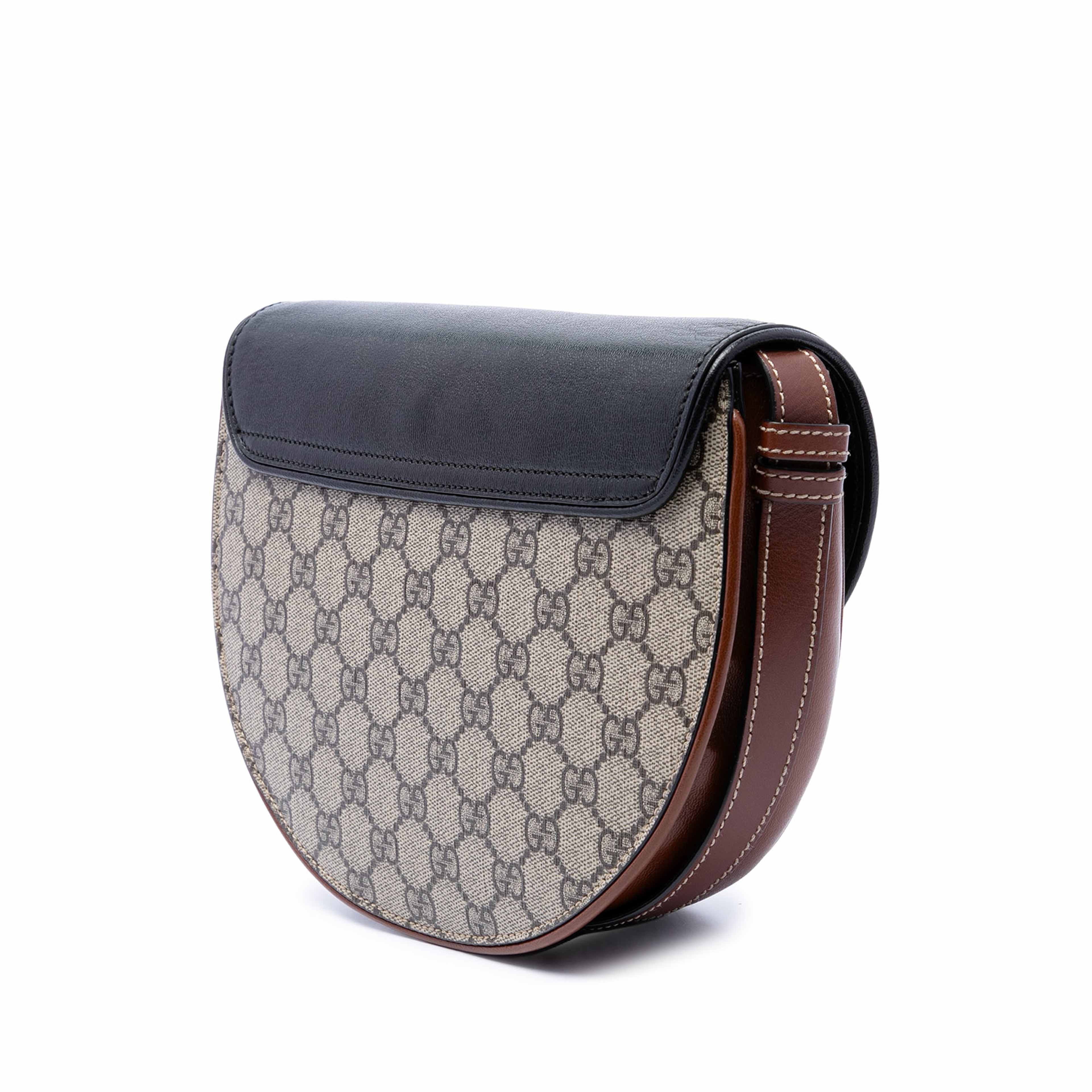 Gucci Gg Supreme Saddle Padlock Crossbody, från Luxclusif, i färgen beige. Klicka för att öppna bilden i stort format