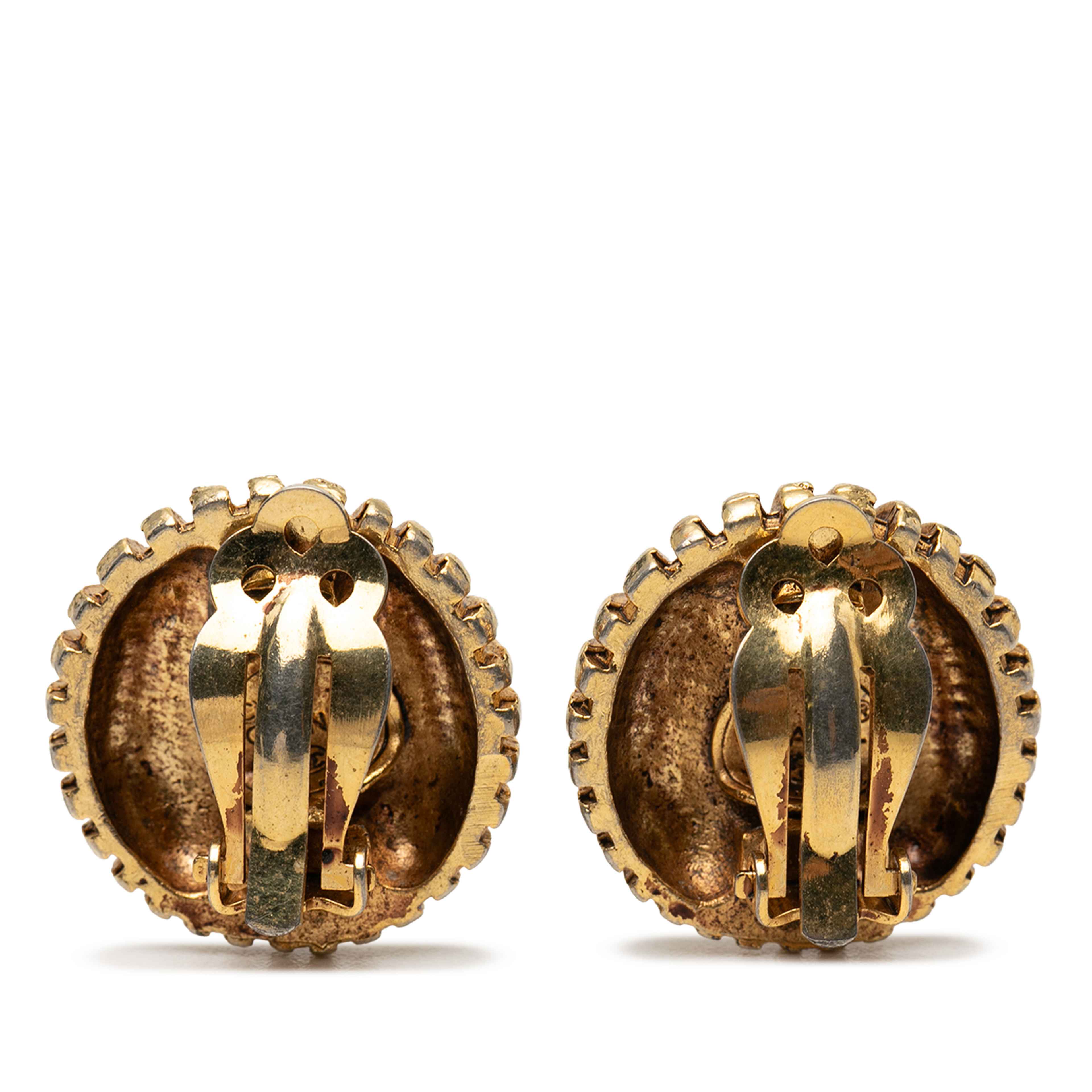 Chanel Gold Plated Rhinestone Sunburst Clip On Earrings, från Luxclusif, i färgen gold. Klicka för att öppna bilden i stort format
