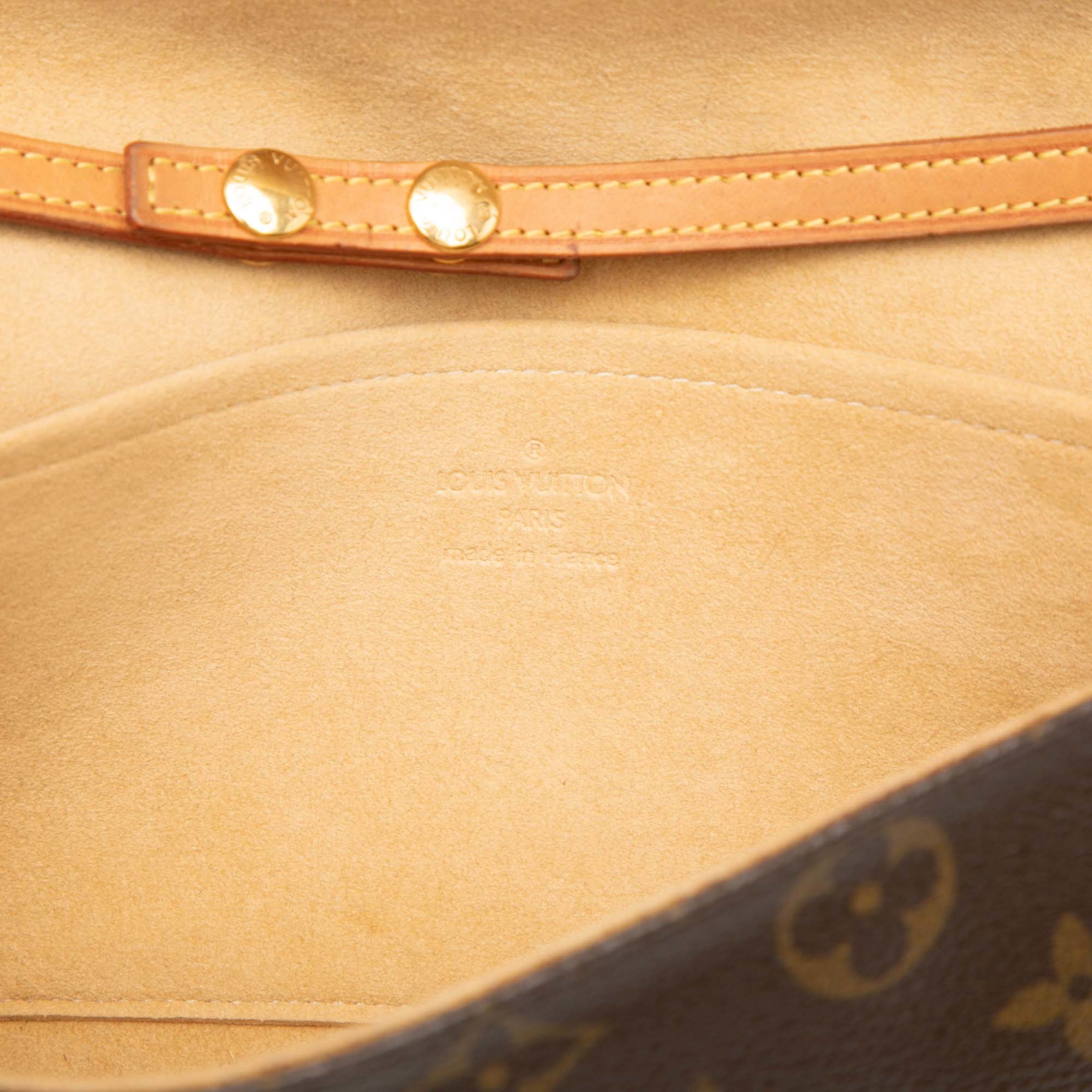 Louis Vuitton Monogram Pochette Twin Gm, från Luxclusif, i färgen brun. Klicka för att öppna bilden i stort format