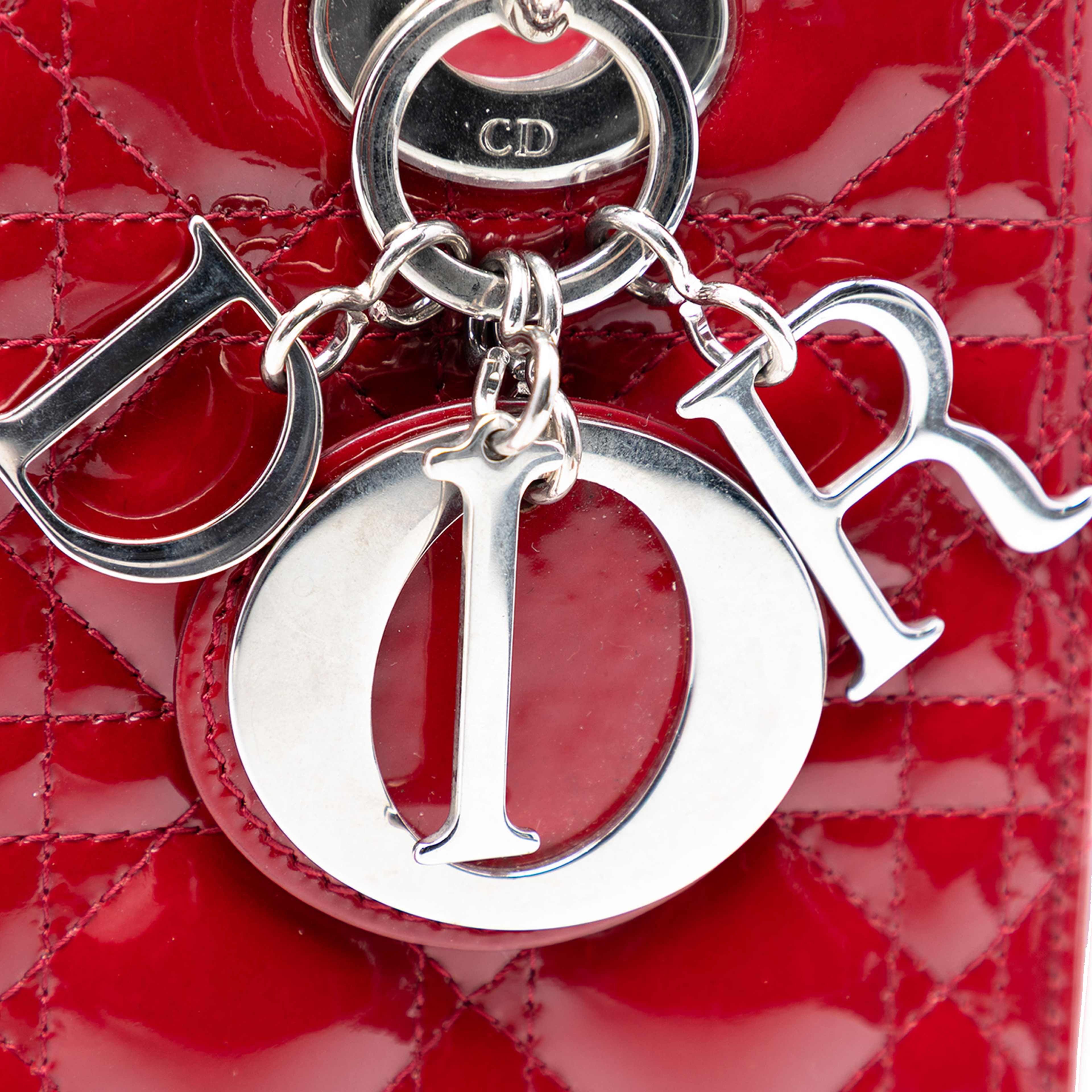 Dior Medium Patent Cannage Lady Dior, från Luxclusif, i färgen red. Klicka för att öppna bilden i stort format