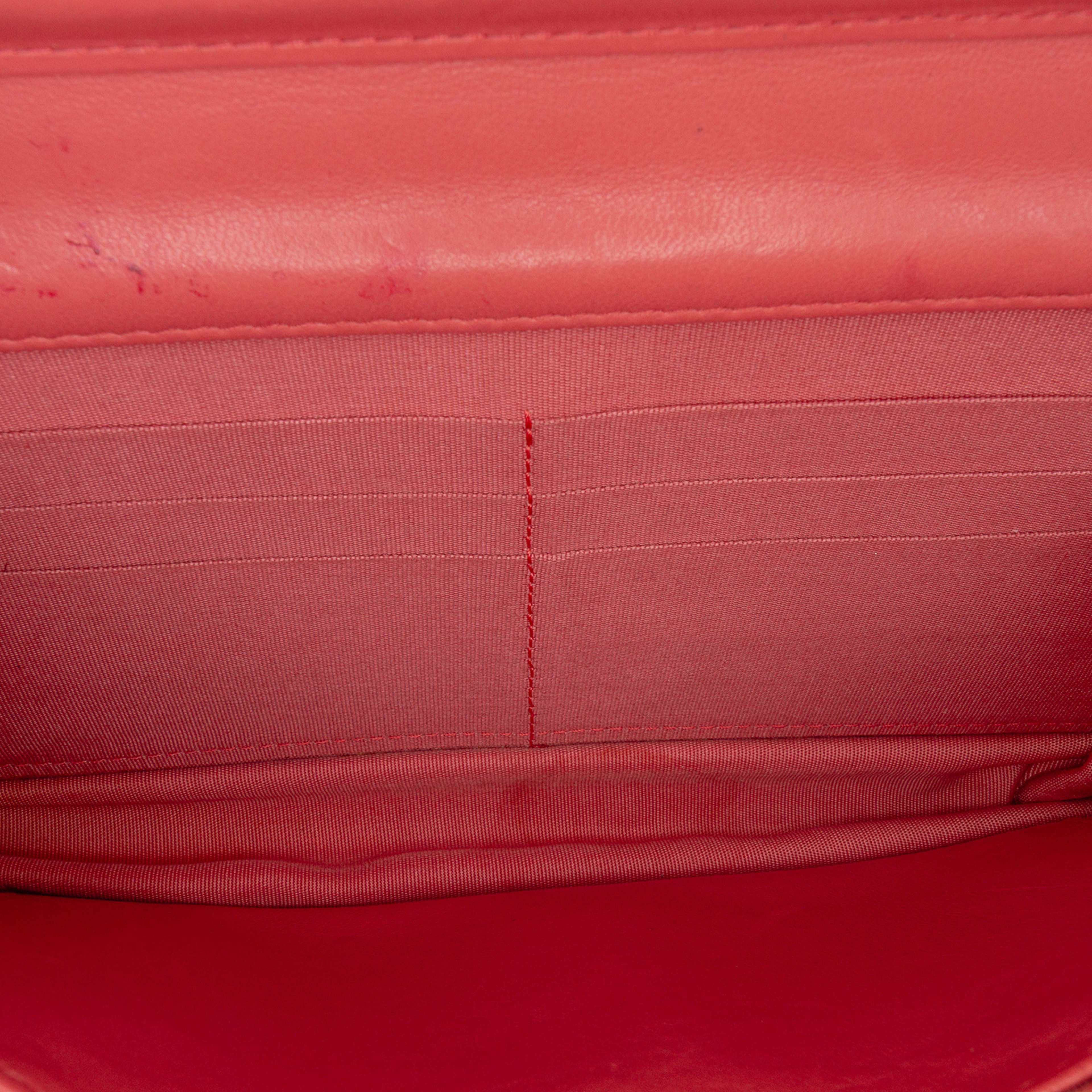 Chanel Lambskin Boy Wallet On Chain, från Luxclusif, i färgen blush. Klicka för att öppna bilden i stort format