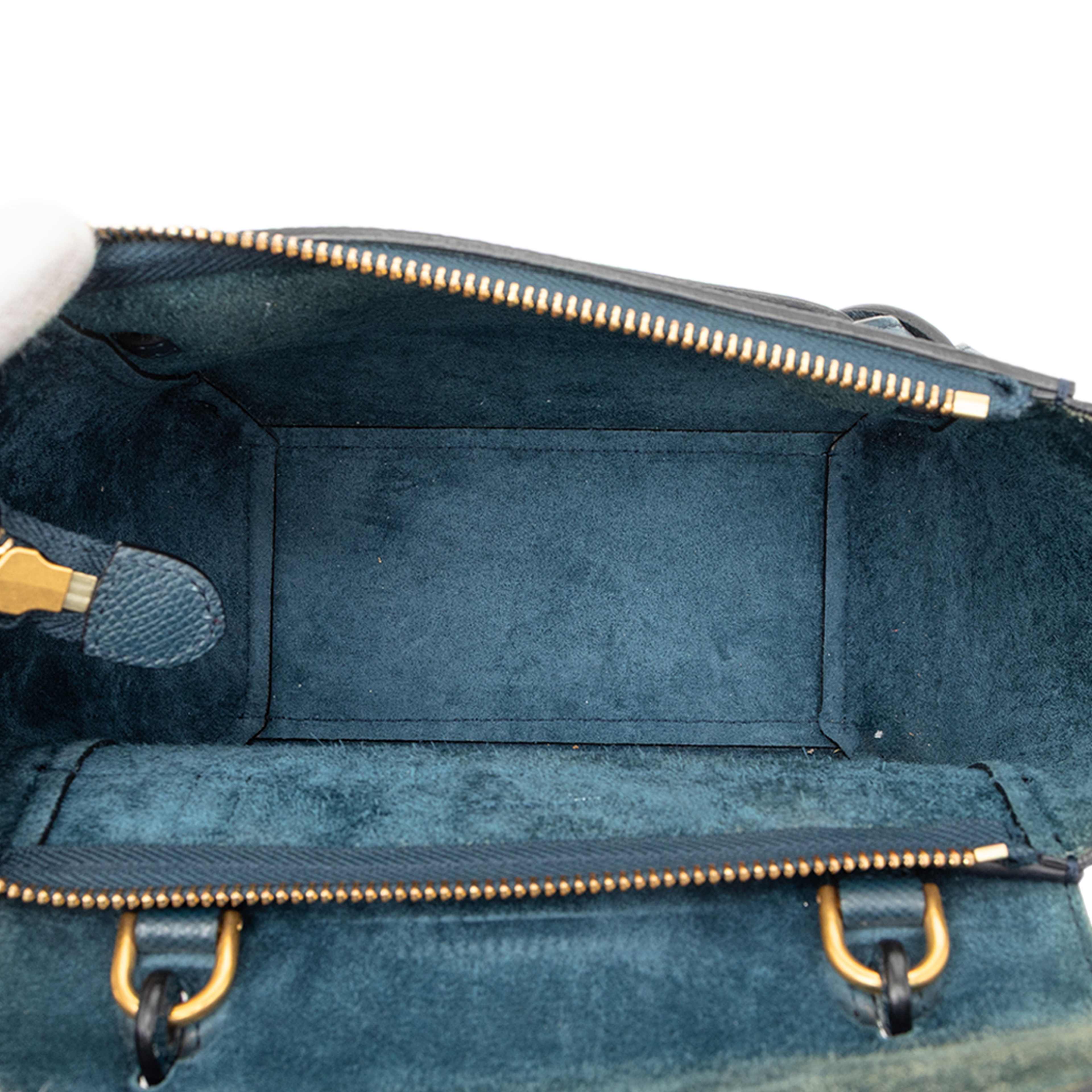 Celine Nano Grained Calfskin Belt Bag, från Luxclusif, i färgen navy. Klicka för att öppna bilden i stort format