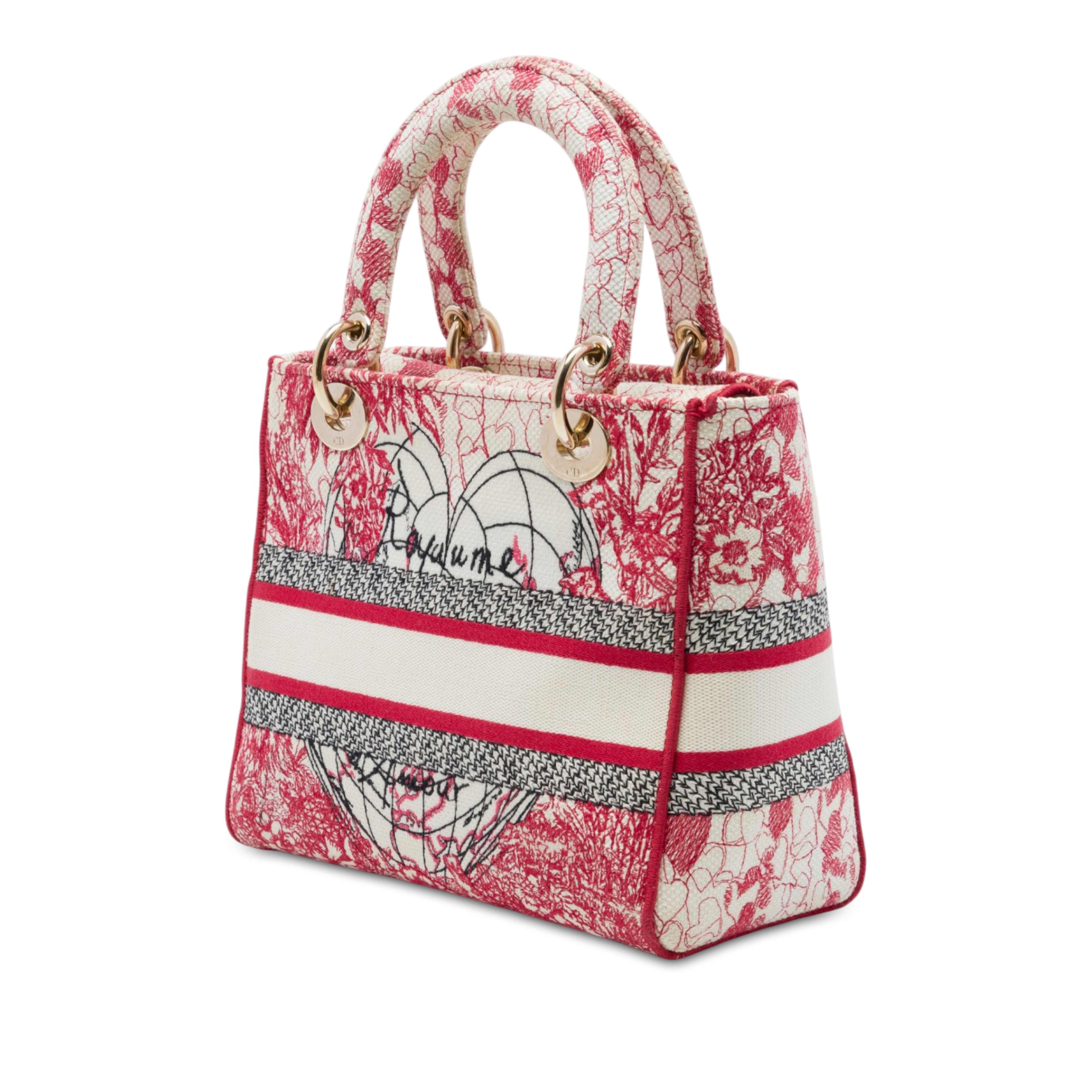 Dior Dioramour Medium Embroidered Canvas Royale Lady D Lite, från Luxclusif, i färgen röd. Klicka för att öppna bilden i stort format