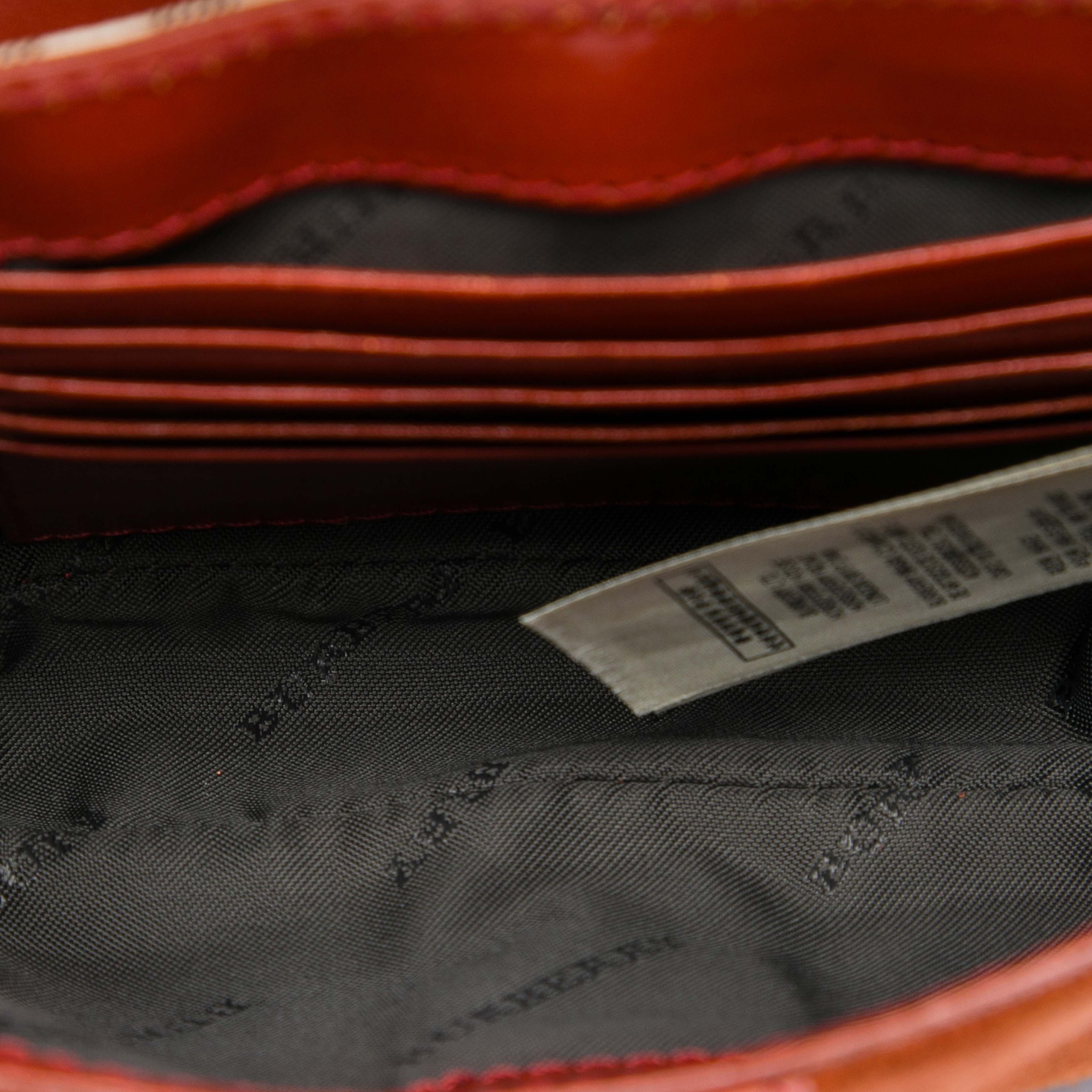 Burberry Mini Haymarket Check Coated Canvas And Suede Berkeley Crossbody, från Luxclusif, i färgen beige. Klicka för att öppna bilden i stort format