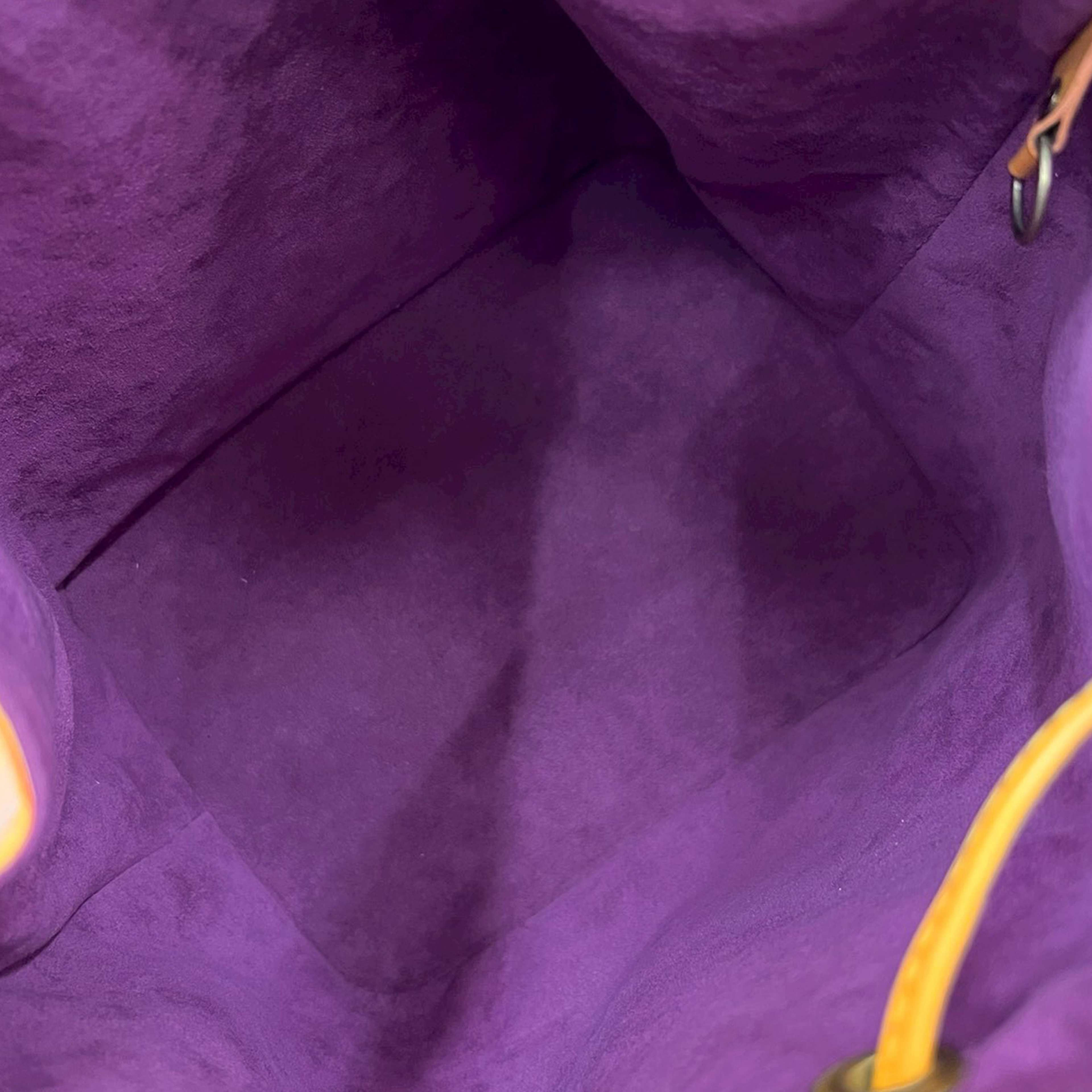 Louis Vuitton Epi Petit Noe, från Luxclusif, i färgen yellow. Klicka för att öppna bilden i stort format