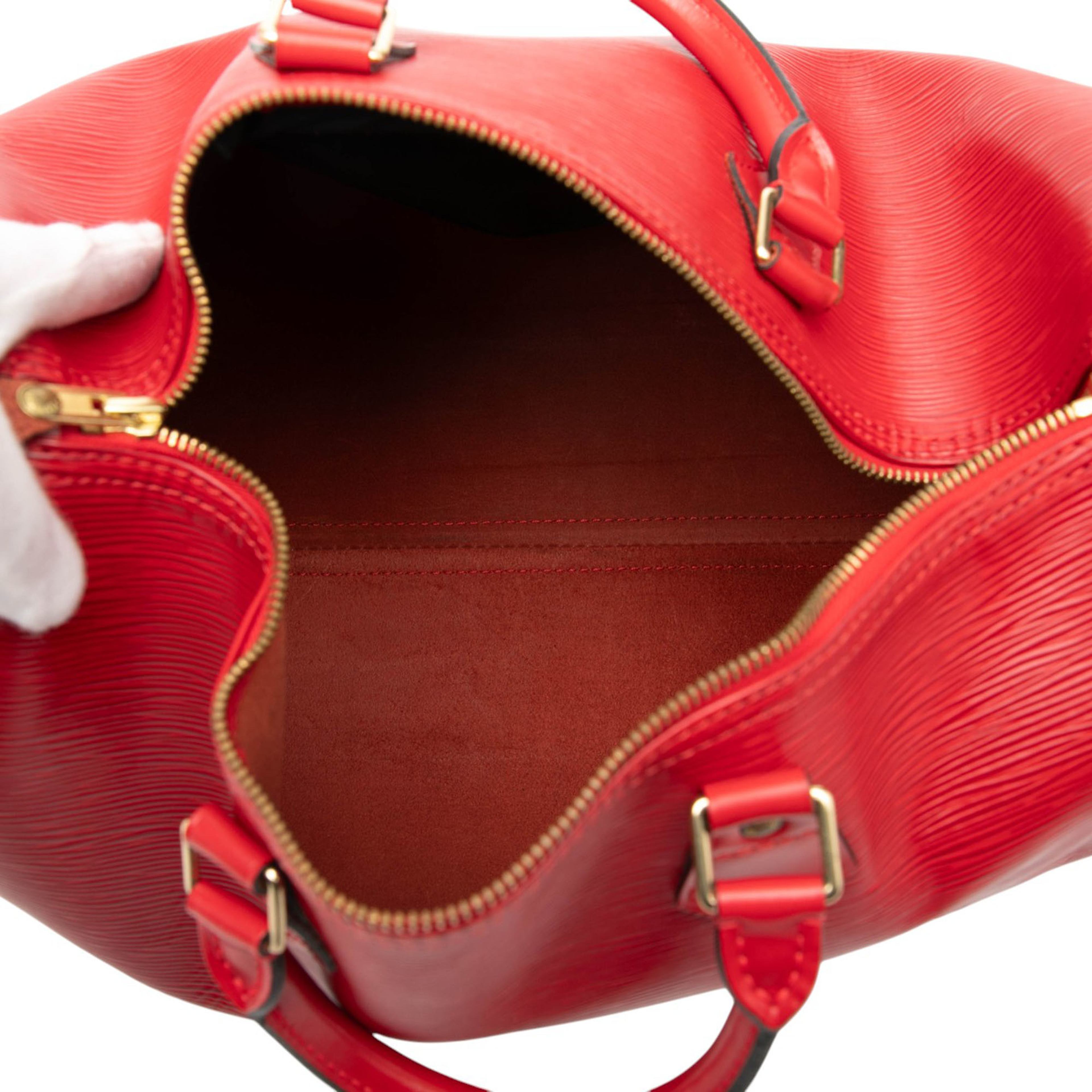 Louis Vuitton Epi Speedy 35, från Luxclusif, i färgen red. Klicka för att öppna bilden i stort format