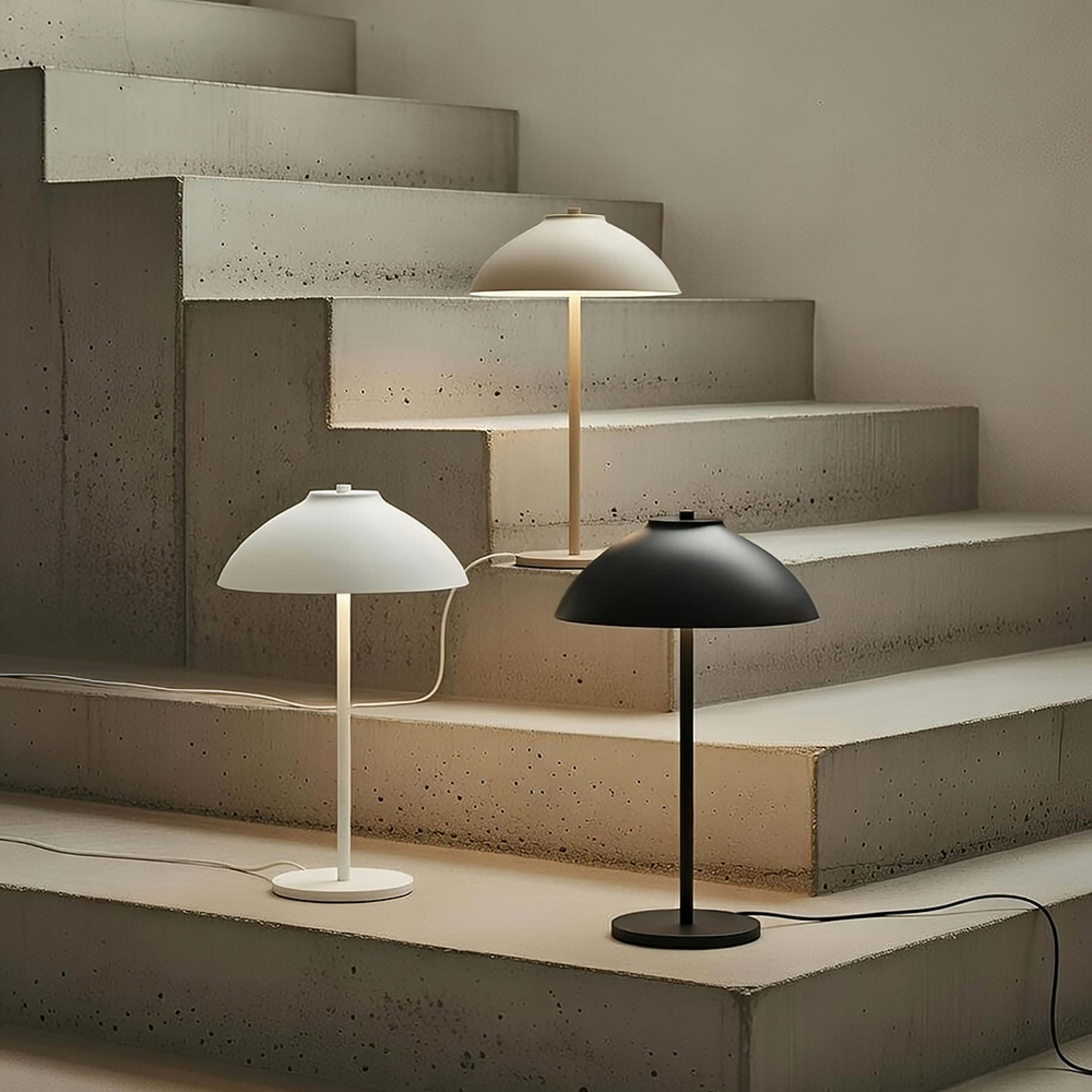 Bordslampa Vali, från Belid, i färgen mattvit. Klicka för att öppna bilden i stort format