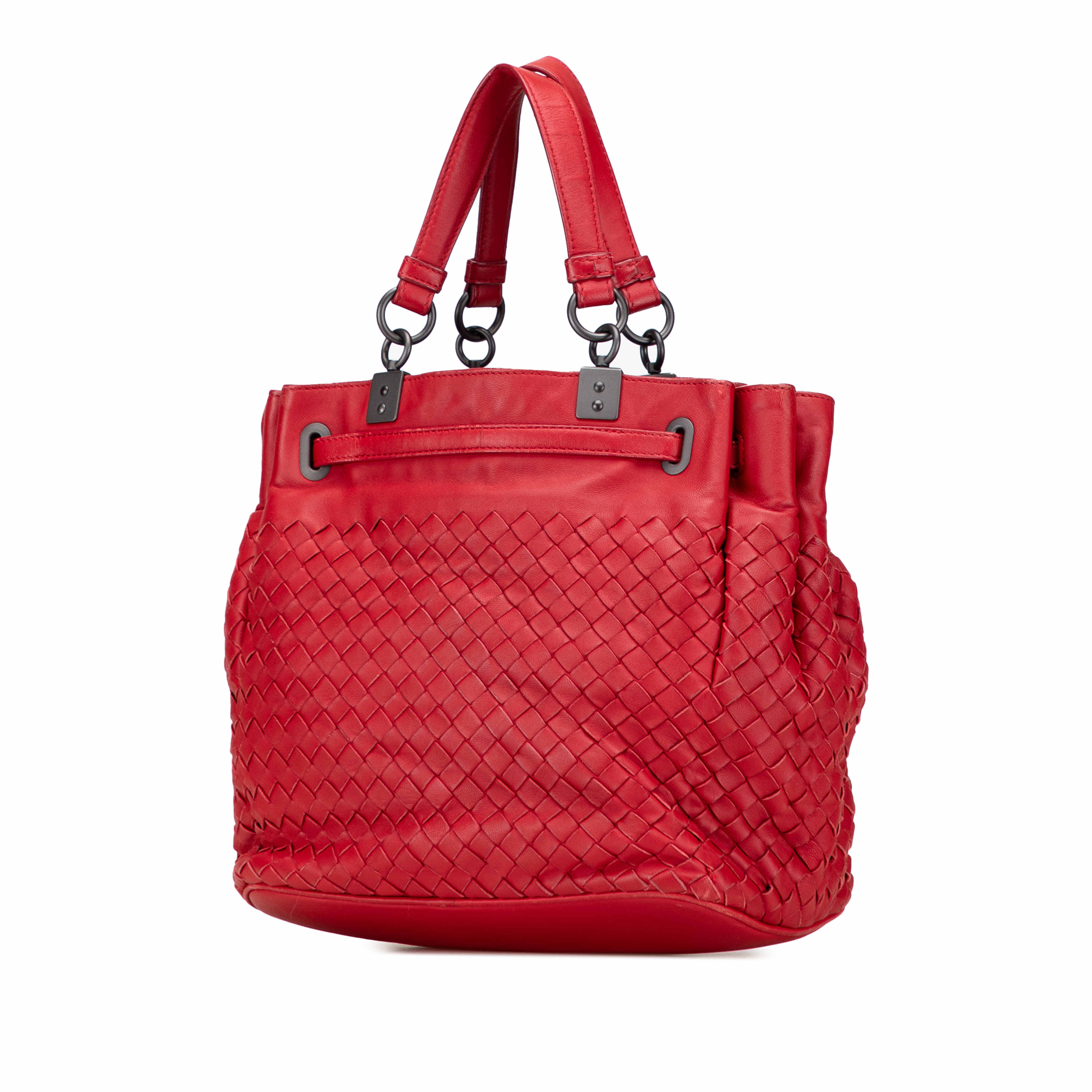 Bottega Veneta Nappa Intrecciato Bucket Bag, från Luxclusif, i färgen red. Klicka för att öppna bilden i stort format