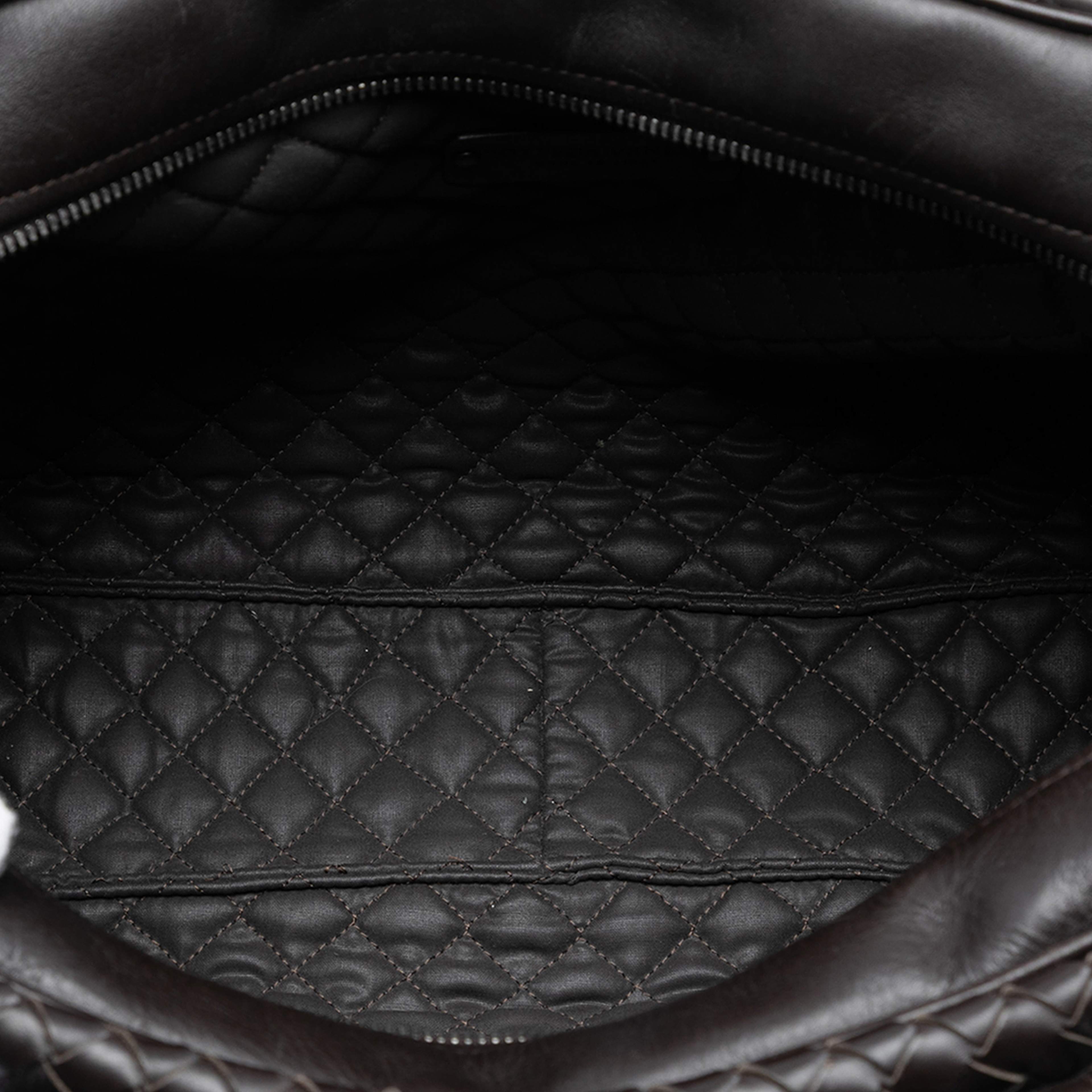 Bottega Veneta Nappa Intrecciato Business Bag, från Luxclusif, i färgen dark brown. Klicka för att öppna bilden i stort format