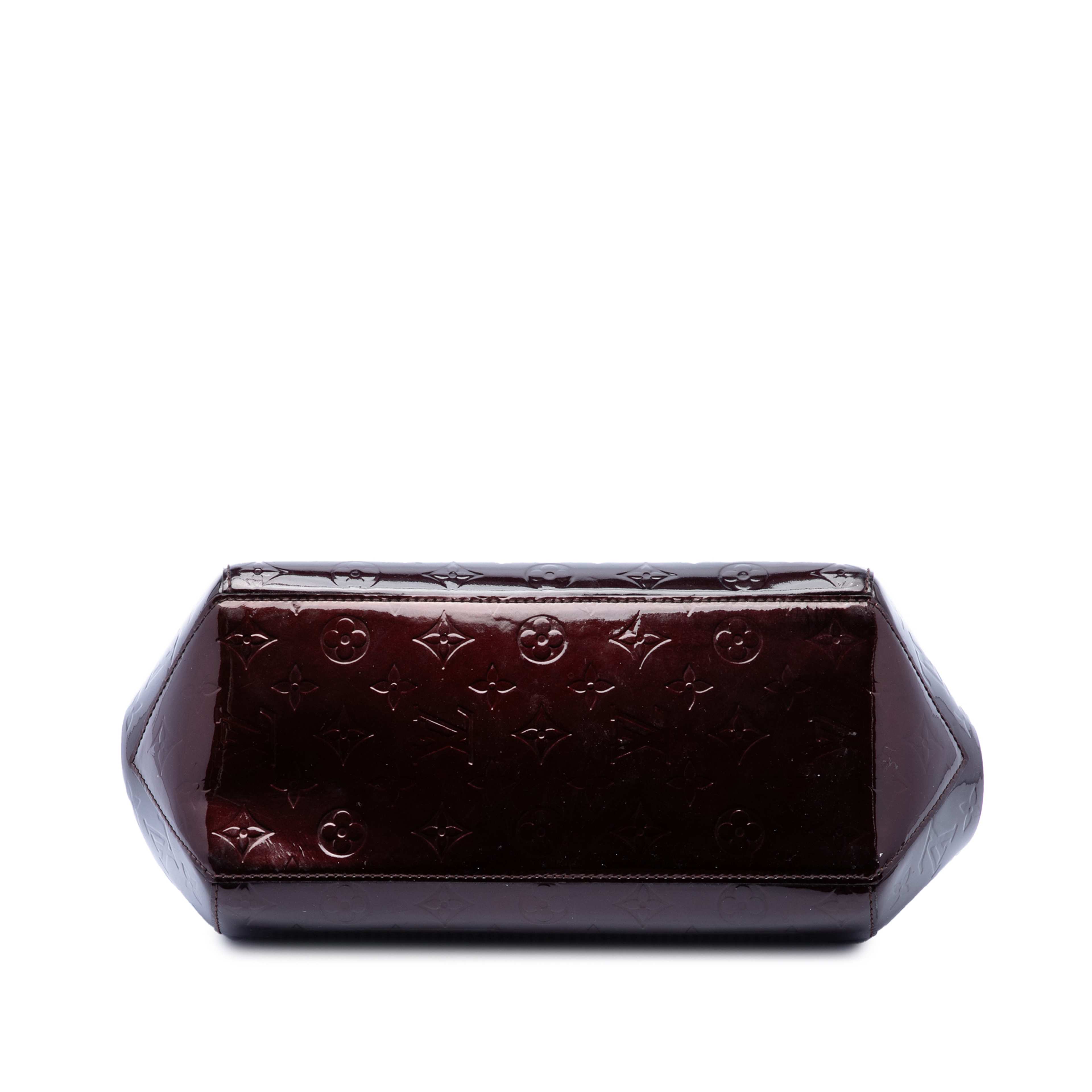 Louis Vuitton Monogram Vernis Sherwood Pm, från Luxclusif, i färgen purple. Klicka för att öppna bilden i stort format