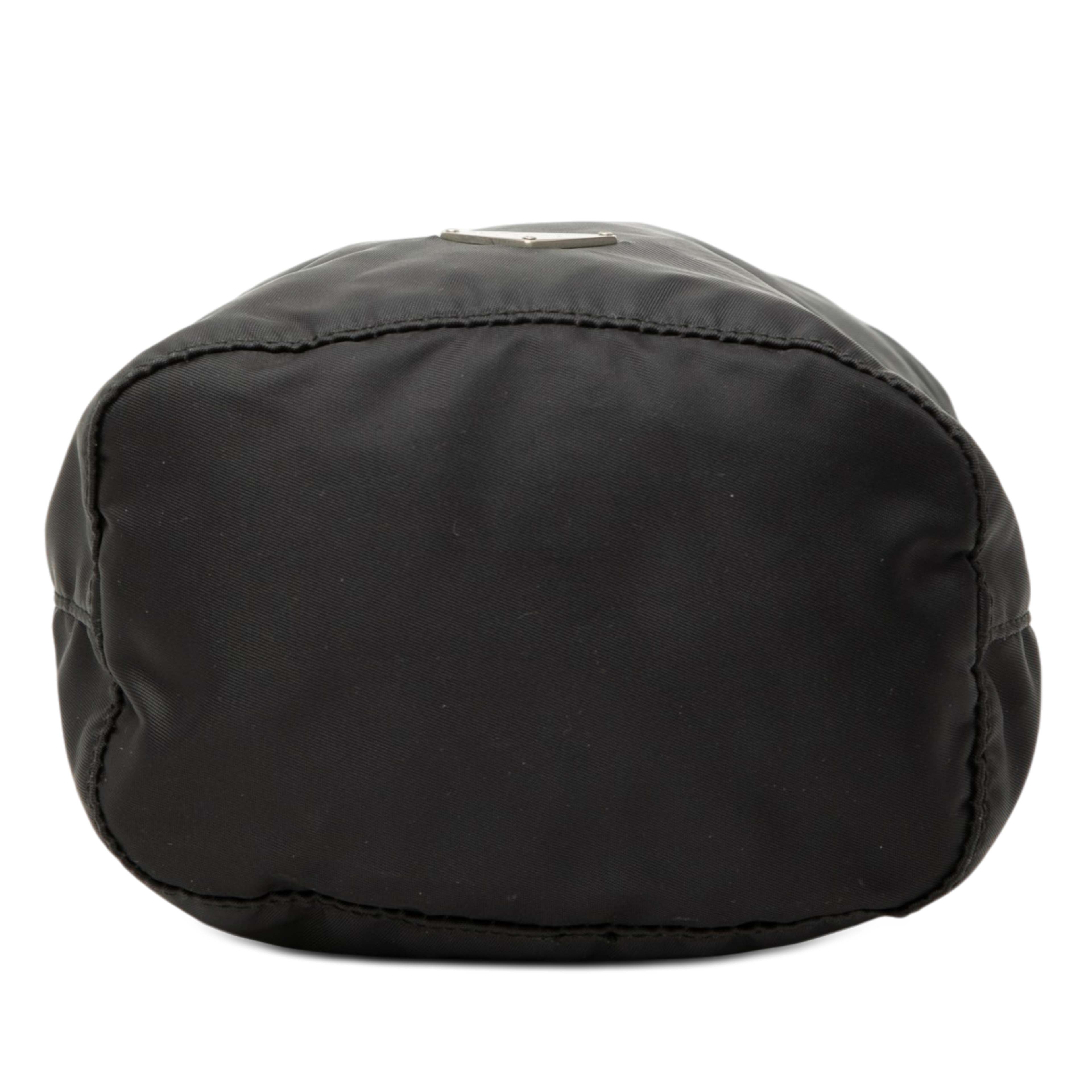 Prada Tessuto Drawstring Pouch, från Luxclusif, i färgen black. Klicka för att öppna bilden i stort format