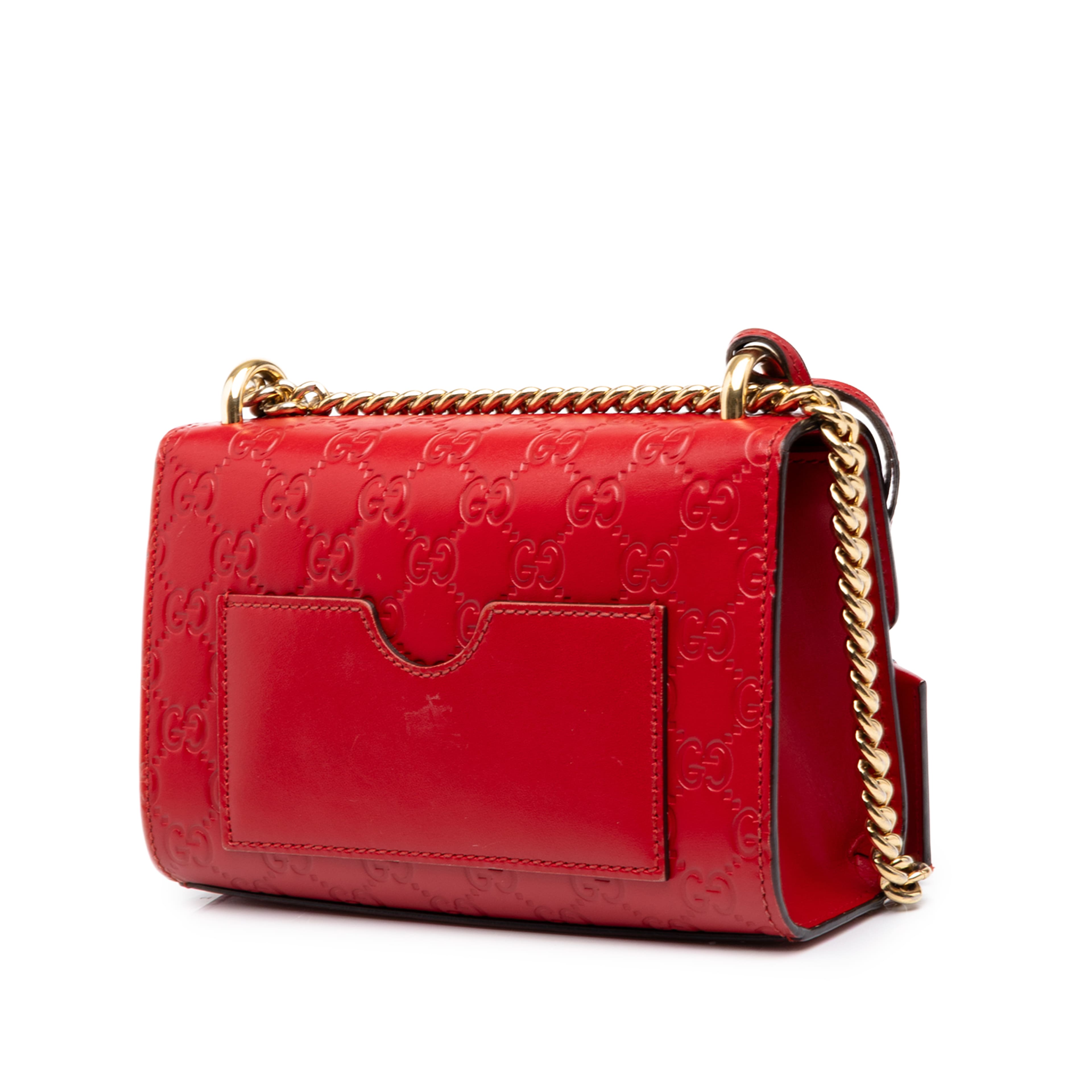 Gucci Small Guccissima Padlock Crossbody, från Luxclusif, i färgen röd. Klicka för att öppna bilden i stort format