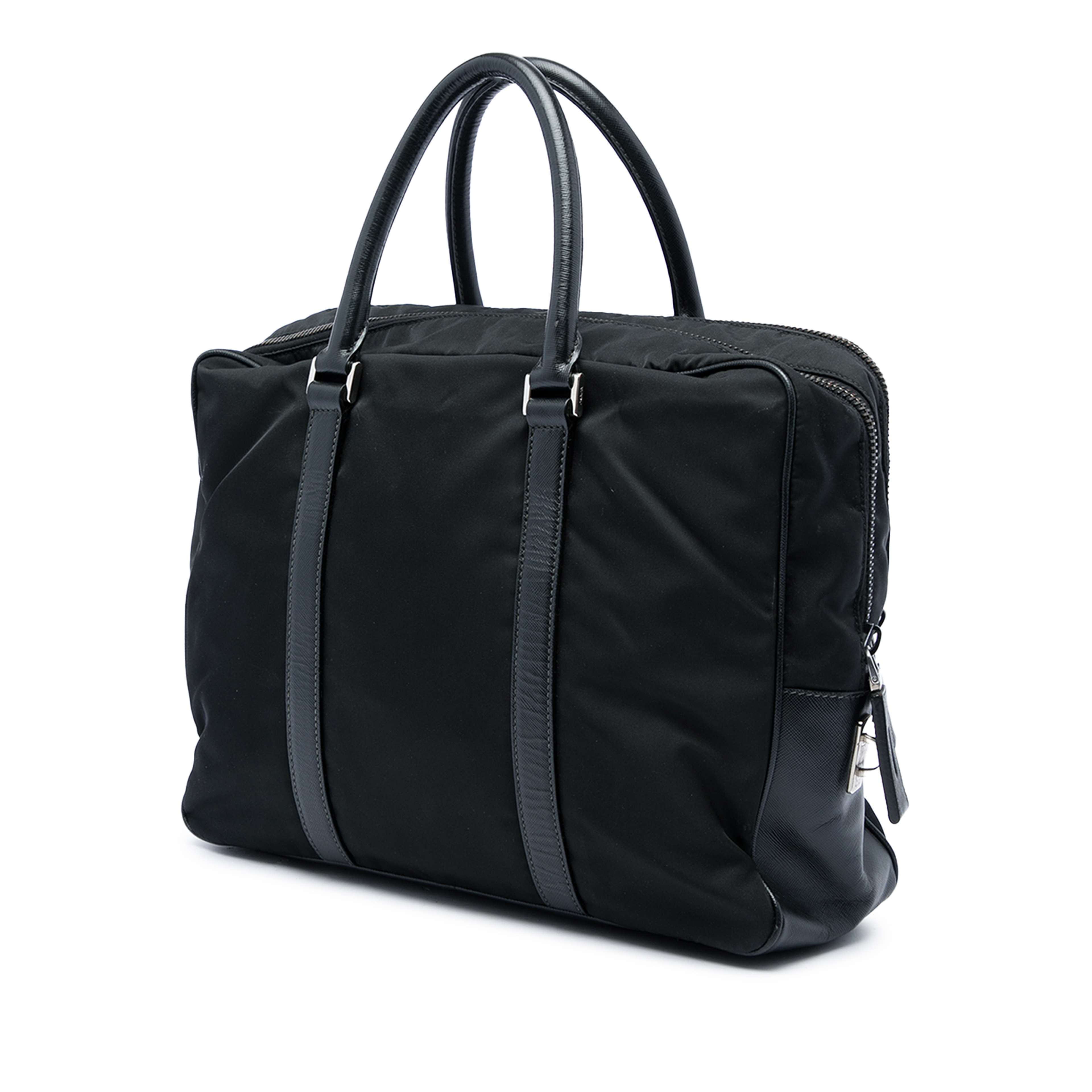 Prada Saffiano Trimmed Tessuto Business Bag, från Luxclusif, i färgen svart. Klicka för att öppna bilden i stort format
