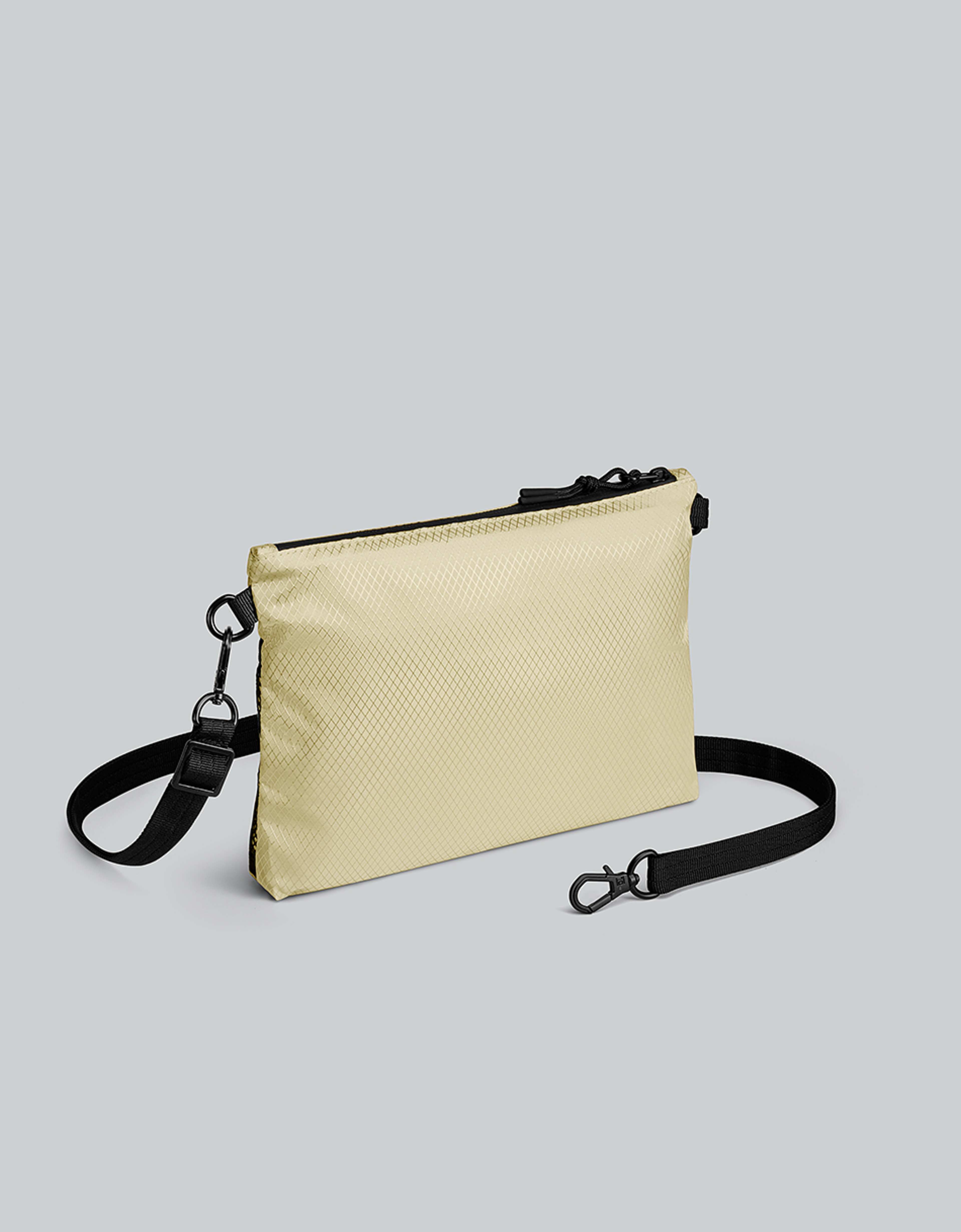 Lightweight Crossbody, från Gaston Luga, i färgen lemonade. Klicka för att öppna bilden i stort format