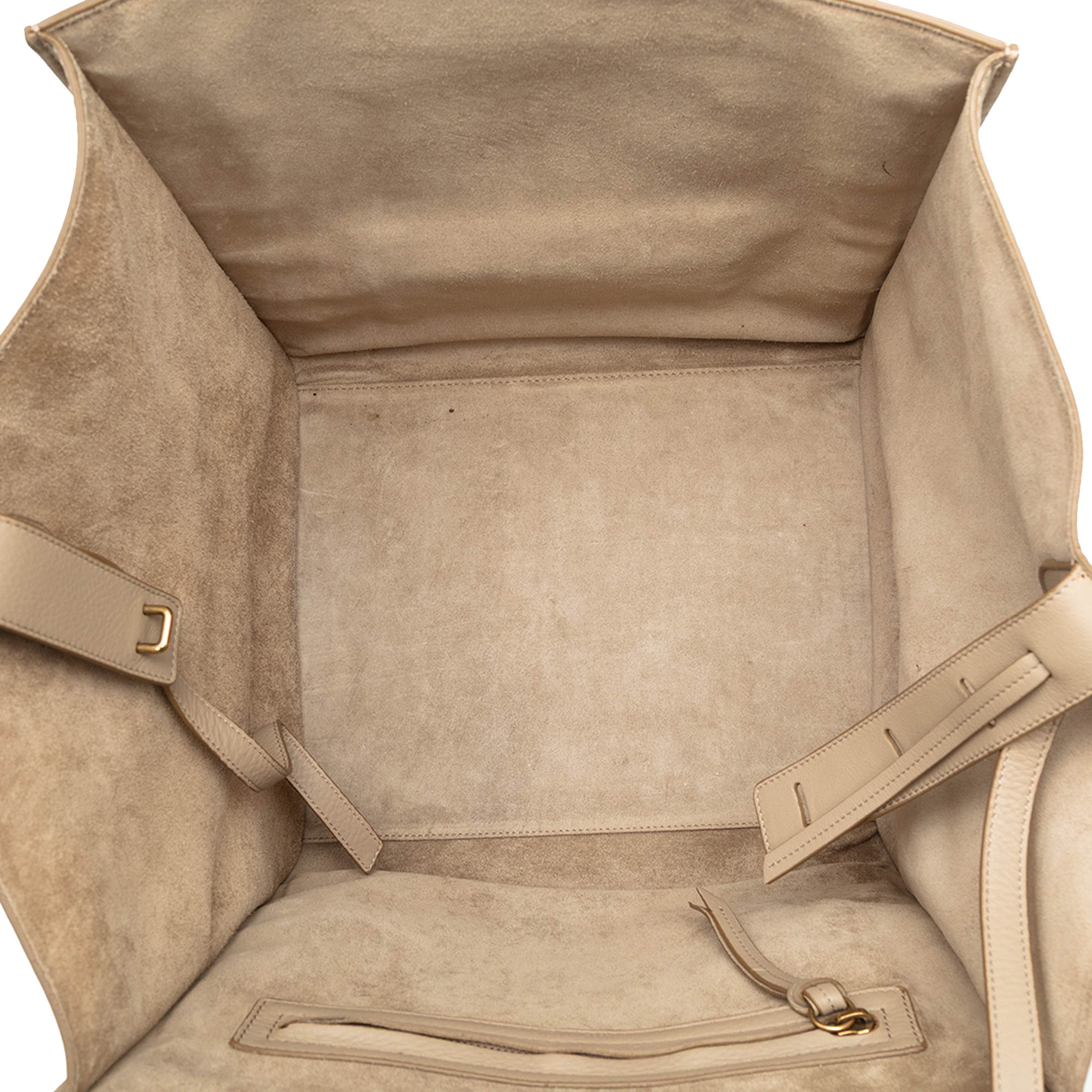 Celine Medium Leather Luggage Phantom Tote, från Luxclusif, i färgen beige. Klicka för att öppna bilden i stort format