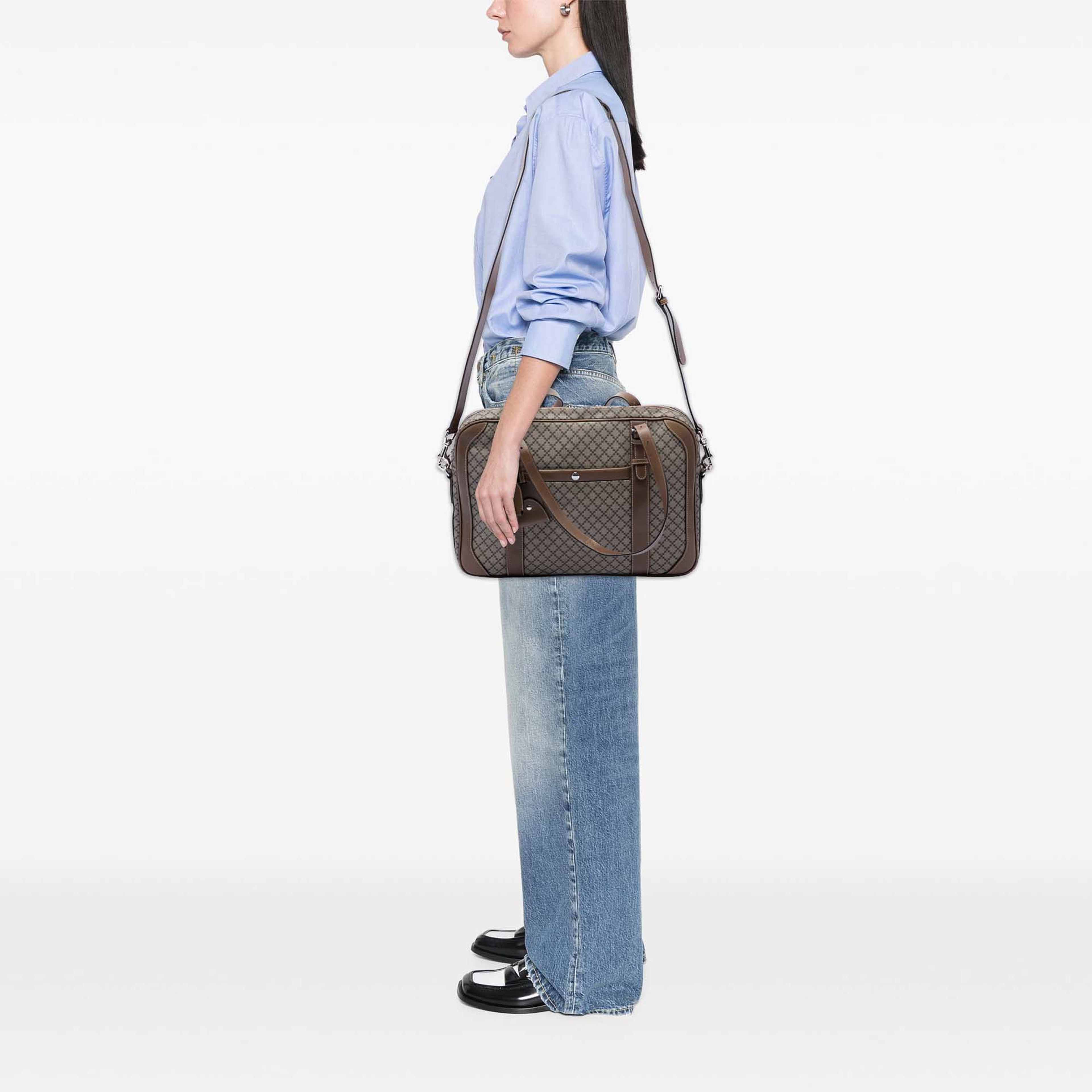 Gucci Diamante Coated Canvas Business Bag, från Luxclusif, i färgen beige. Klicka för att öppna bilden i stort format