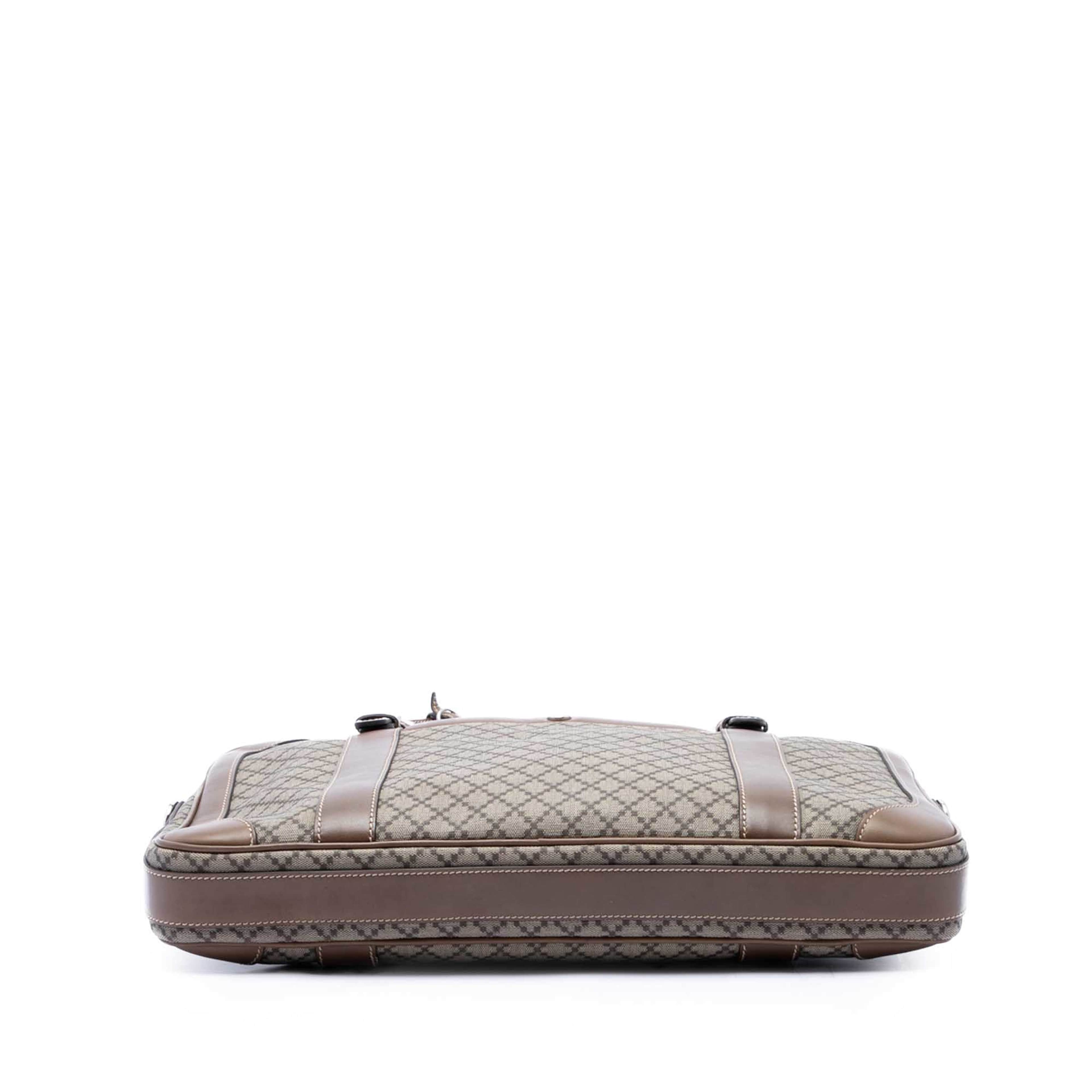 Gucci Diamante Coated Canvas Business Bag, från Luxclusif, i färgen beige. Klicka för att öppna bilden i stort format