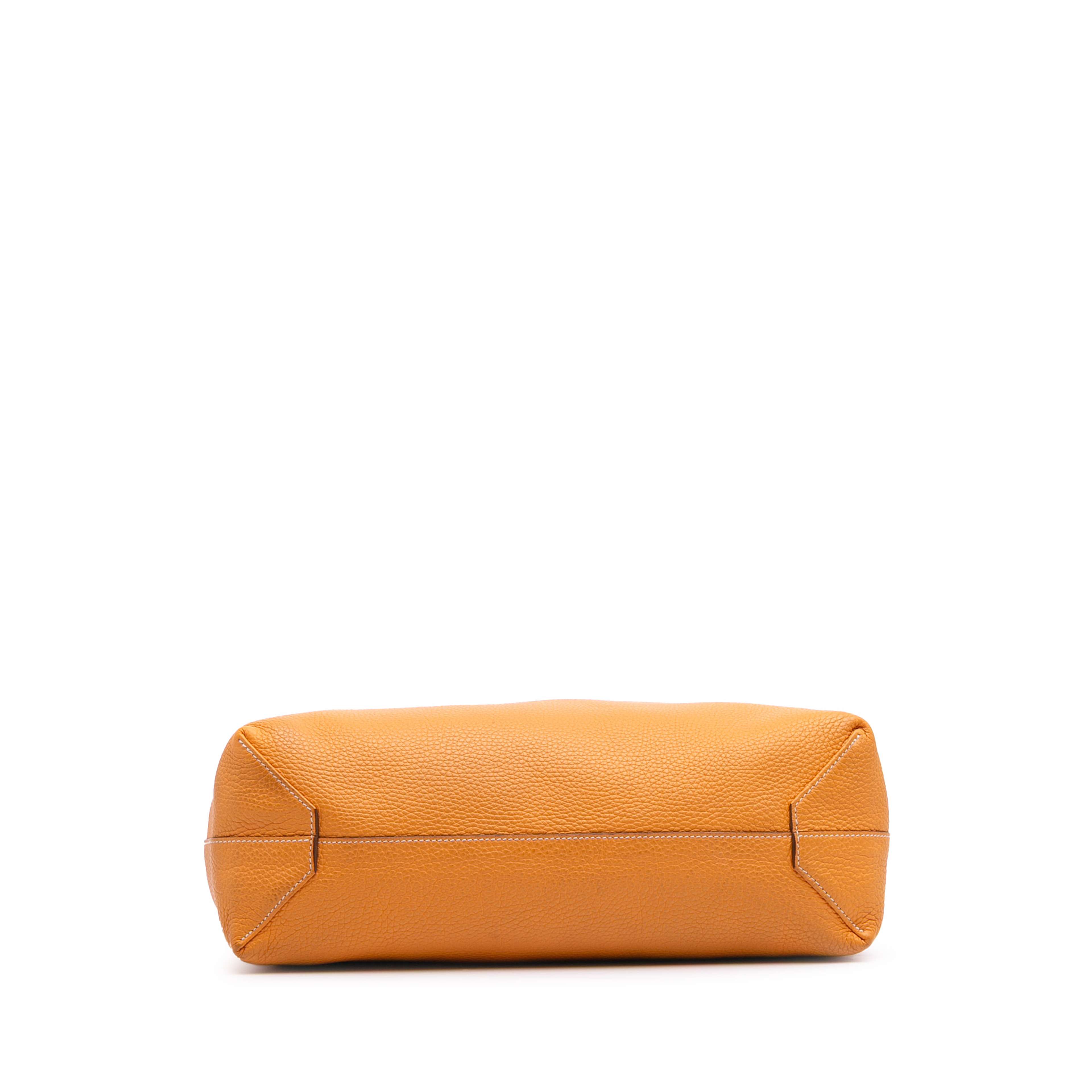 Hermès Clemence Double Sens 36, från Luxclusif, i färgen orange. Klicka för att öppna bilden i stort format