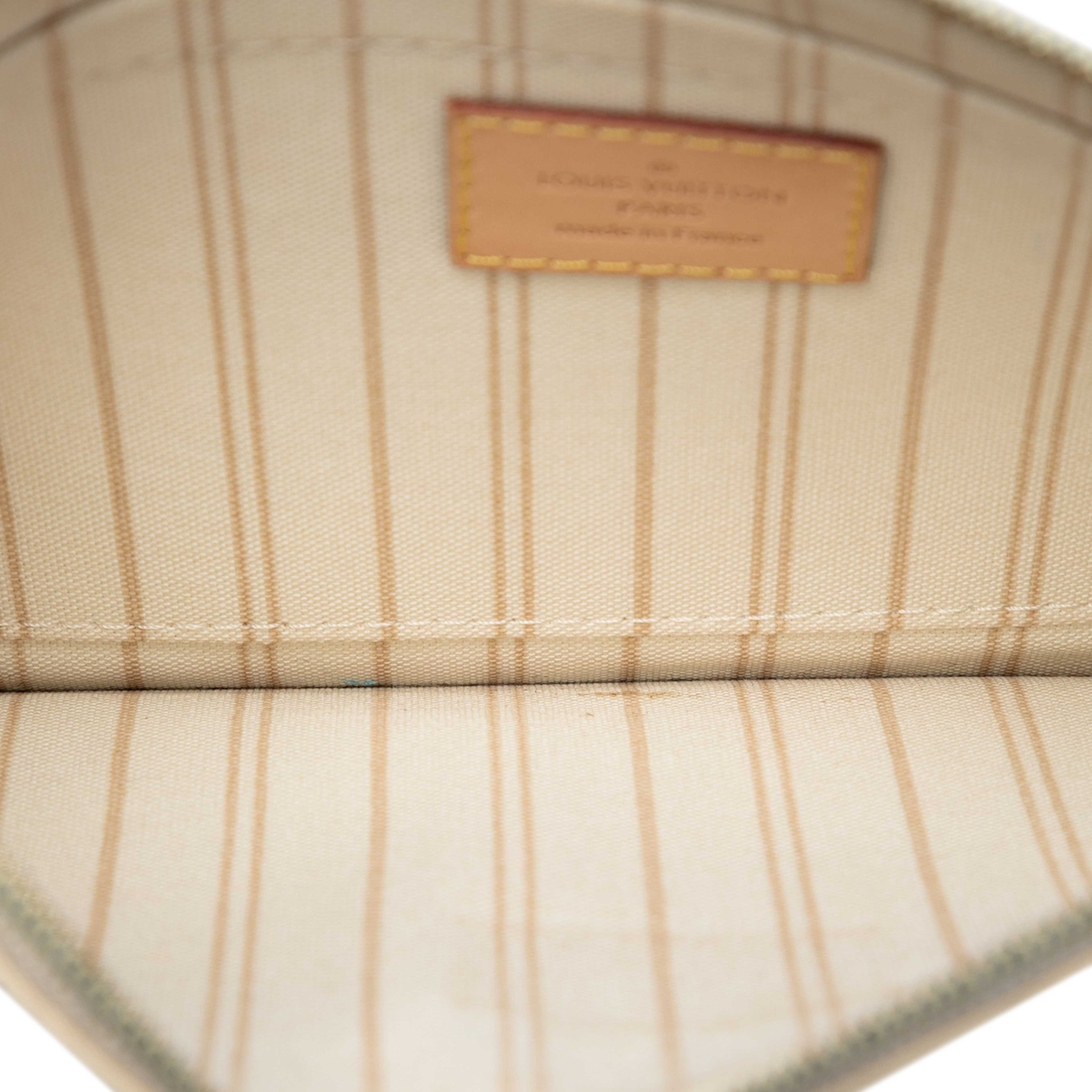 Louis Vuitton Damier Azur Neverfull Mm Pouch, från Luxclusif, i färgen white. Klicka för att öppna bilden i stort format