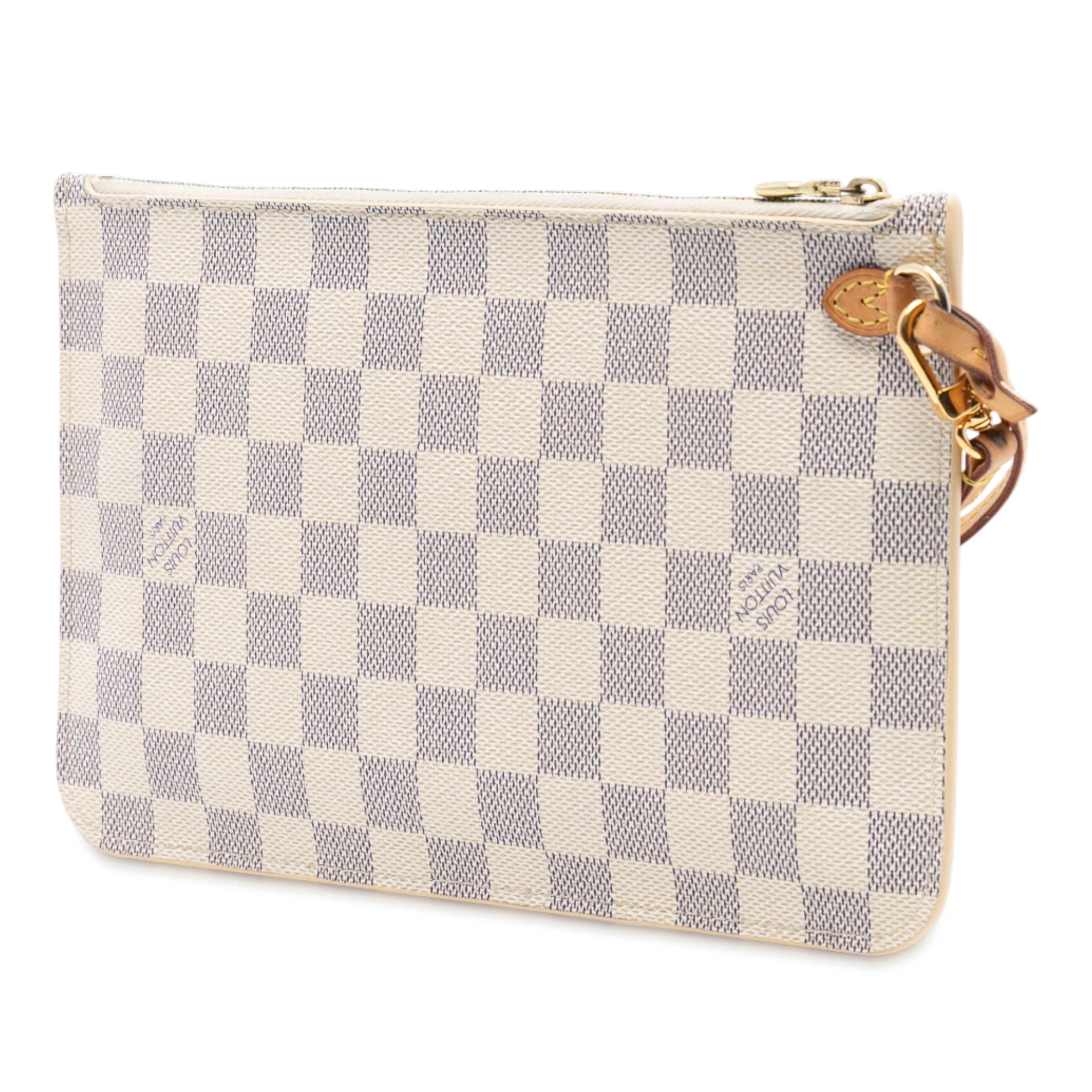 Louis Vuitton Damier Azur Neverfull Mm Pouch, från Luxclusif, i färgen white. Klicka för att öppna bilden i stort format