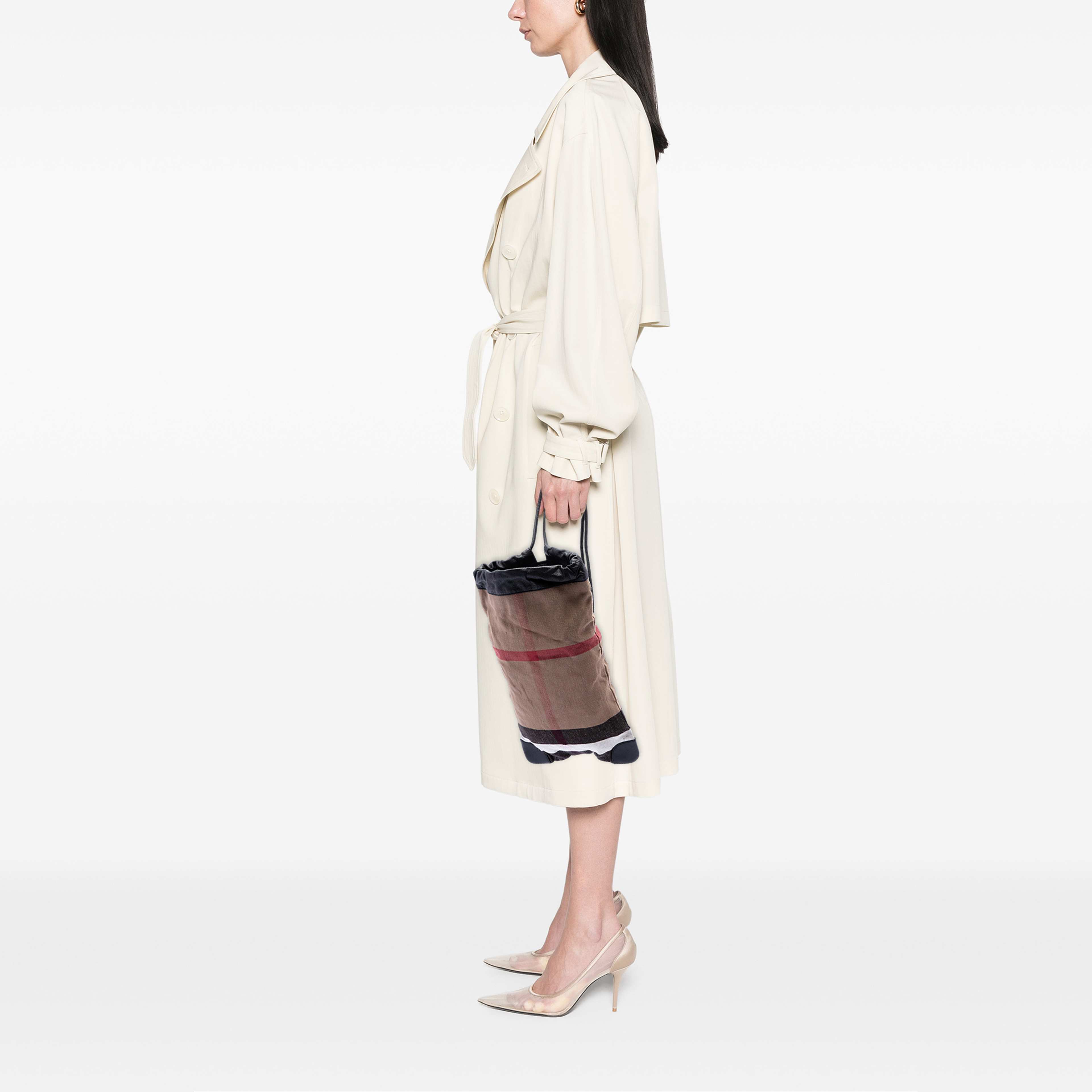 Burberry Mega Check Canvas Drawstring Backpack, från Luxclusif, i färgen brun. Klicka för att öppna bilden i stort format