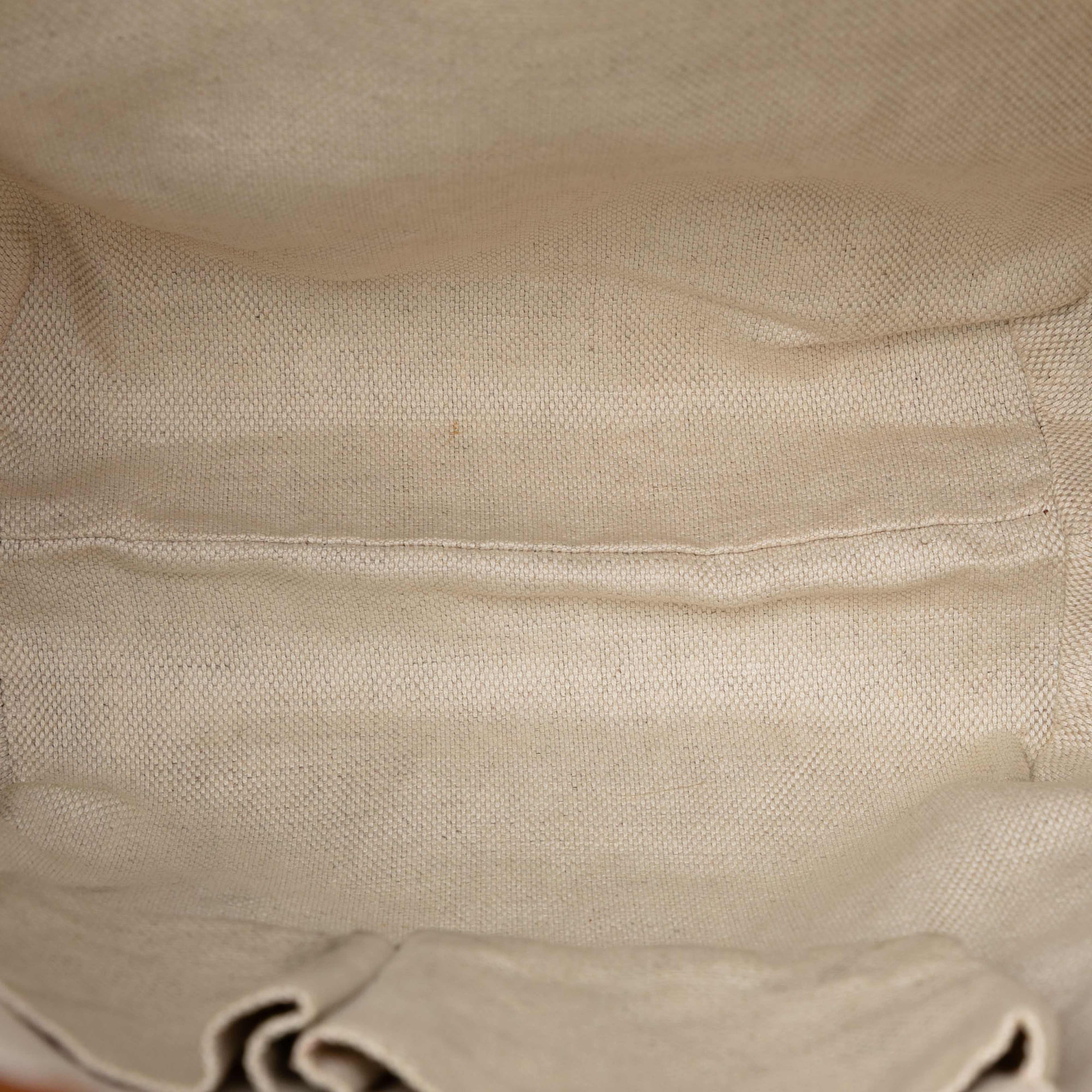 Gucci Medium Gg Canvas Brick Lane Convertible Hobo, från Luxclusif, i färgen beige. Klicka för att öppna bilden i stort format