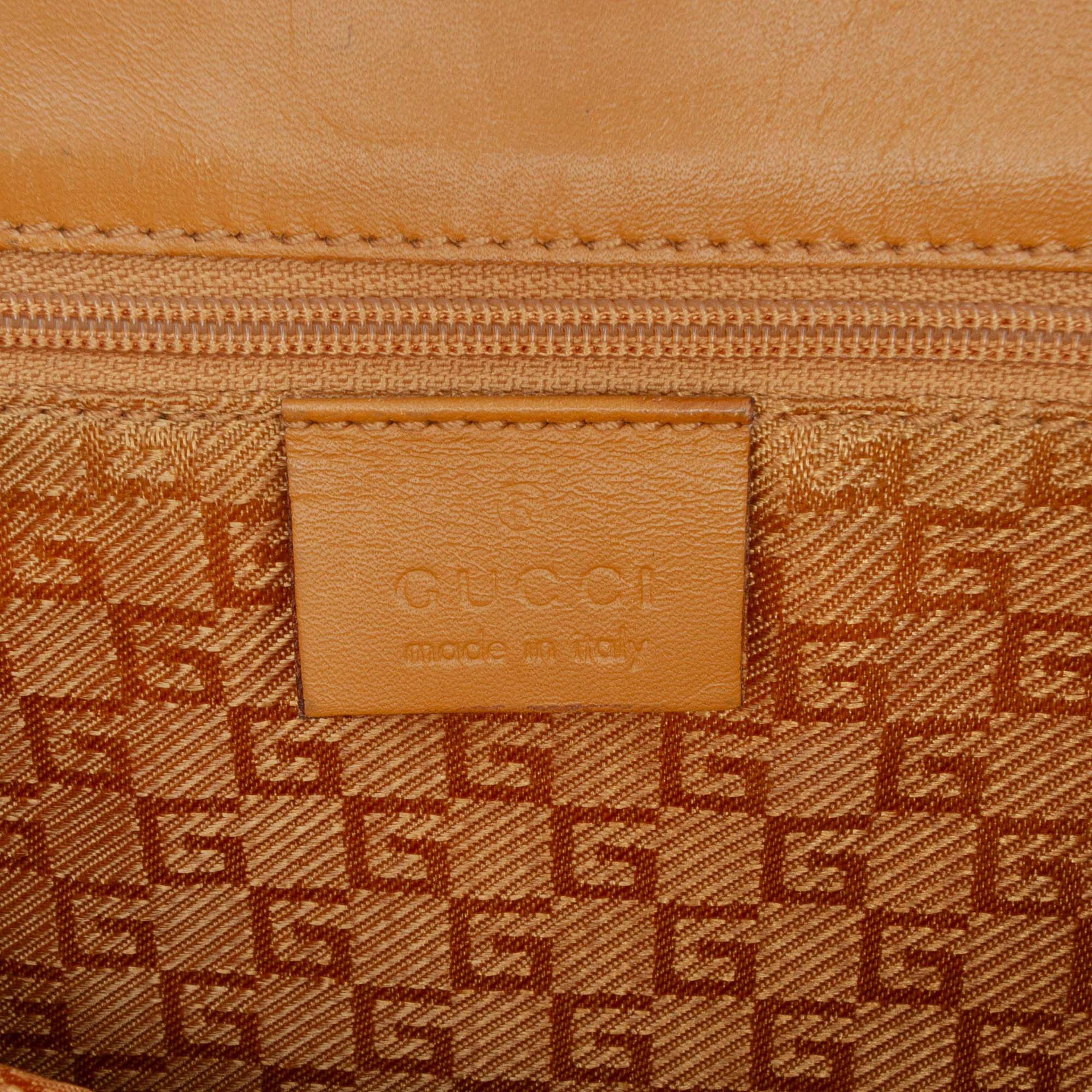 Gucci Suede Jackie Bardot Handbag, från Luxclusif, i färgen pink. Klicka för att öppna bilden i stort format