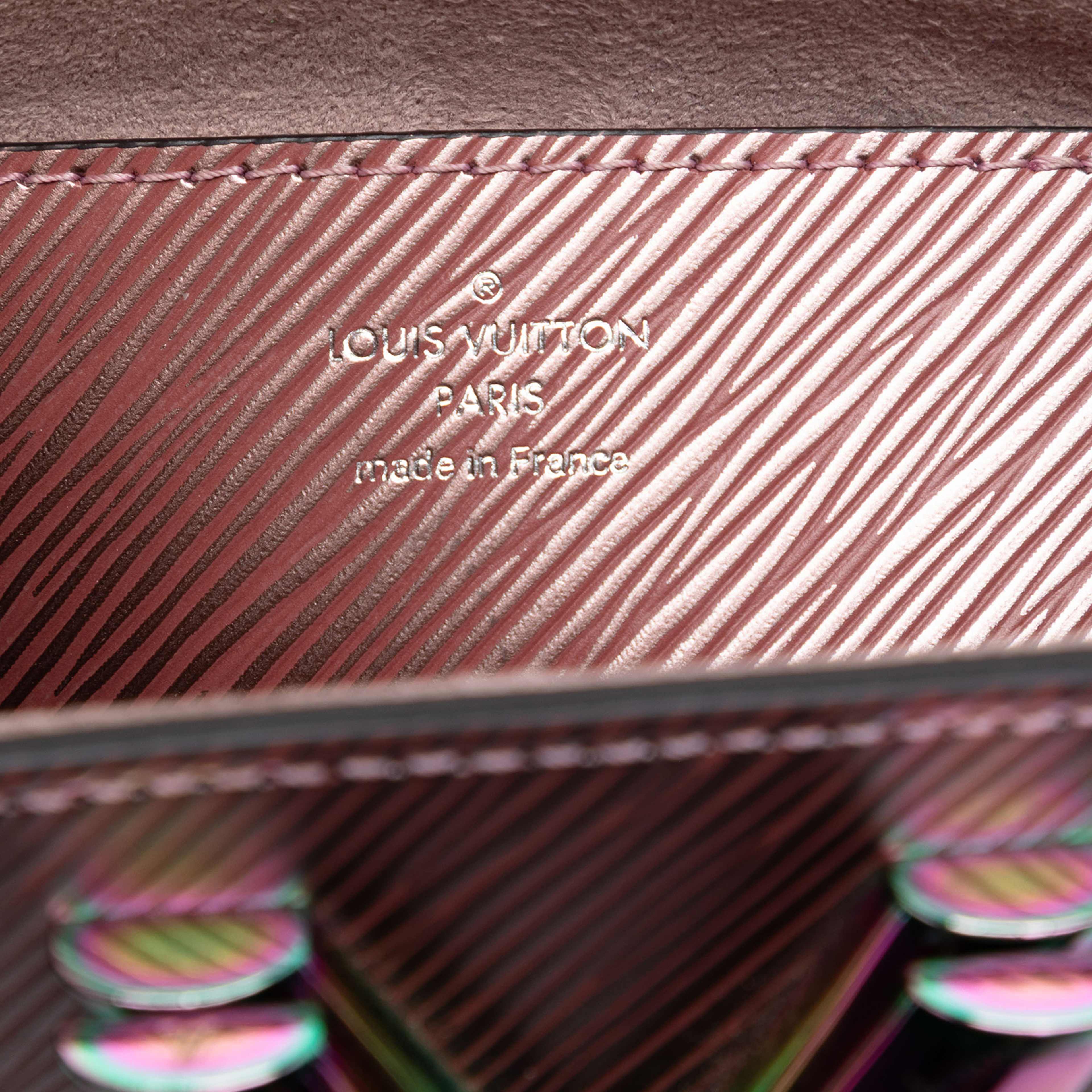 Louis Vuitton Epi Scarabeo Twist Pm, från Luxclusif, i färgen rose gold. Klicka för att öppna bilden i stort format