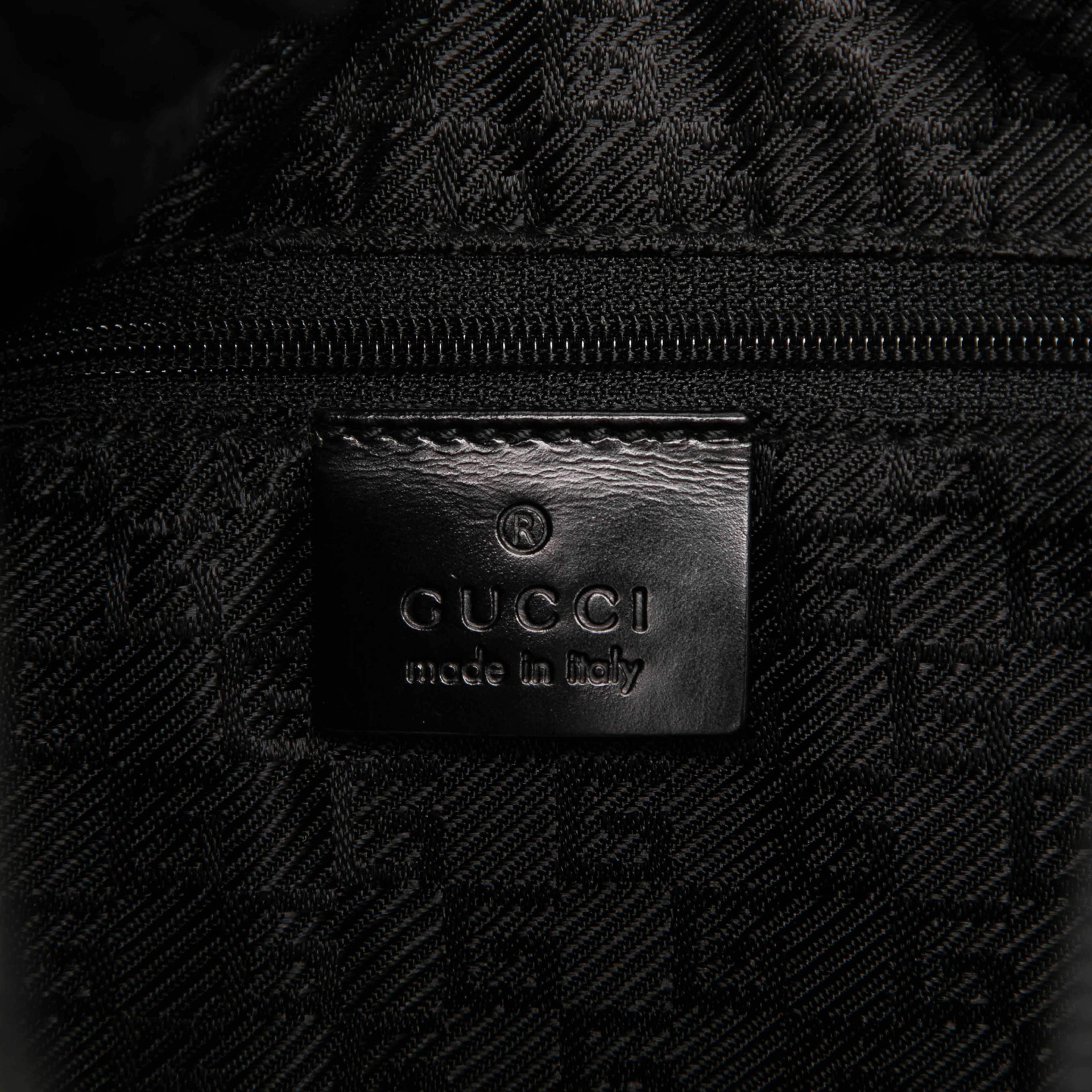 Gucci Canvas Shoulder Bag, från Luxclusif, i färgen beige. Klicka för att öppna bilden i stort format
