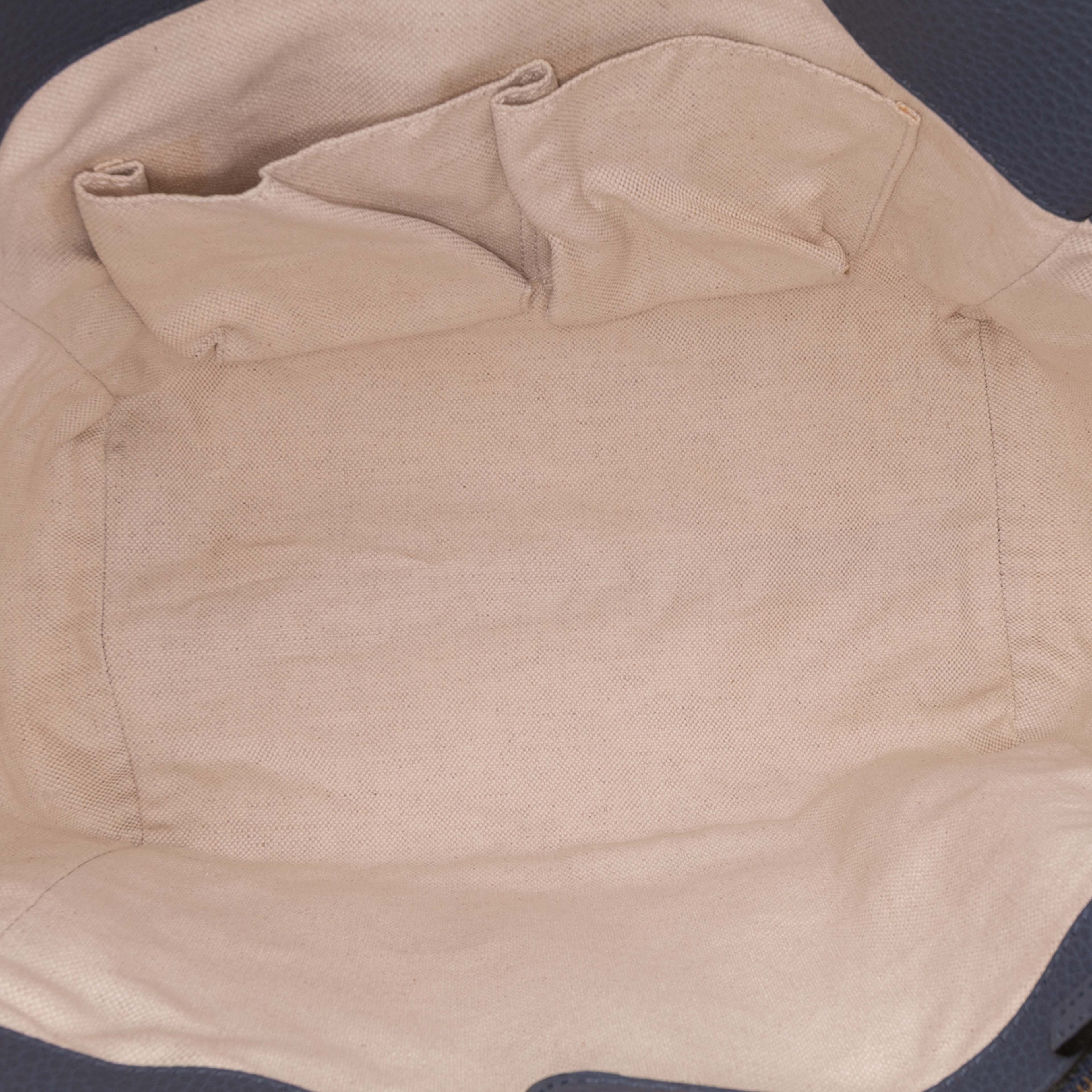 Gucci Medium Dollar Calfskin Swing Tote, från Luxclusif, i färgen magenta. Klicka för att öppna bilden i stort format